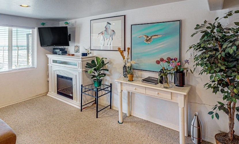 Comfortable Condo with Peek A Boo Ocean Views and Immediate Beach Access