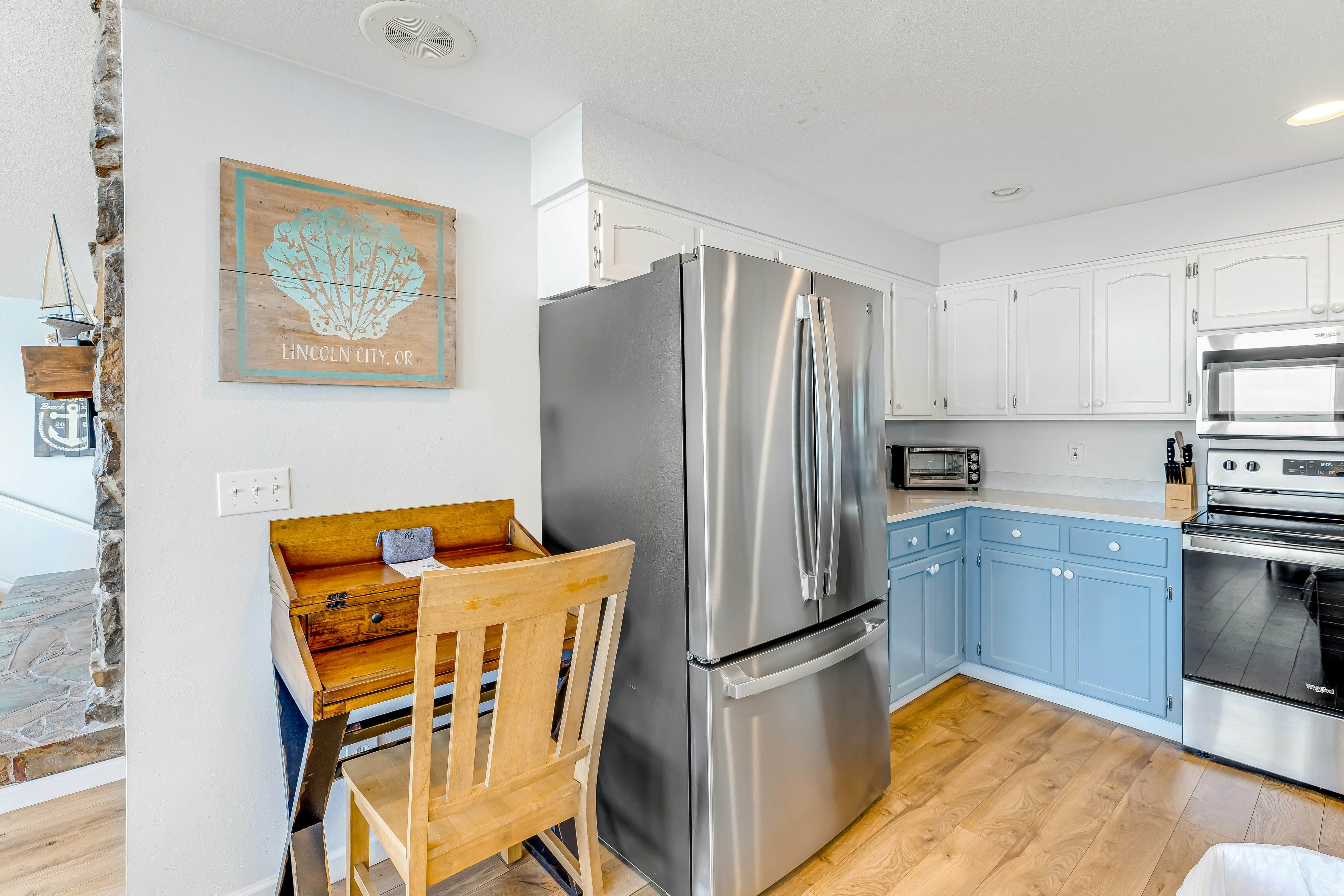 Bright home with stunning ocean views private hot tub and nearby beach access