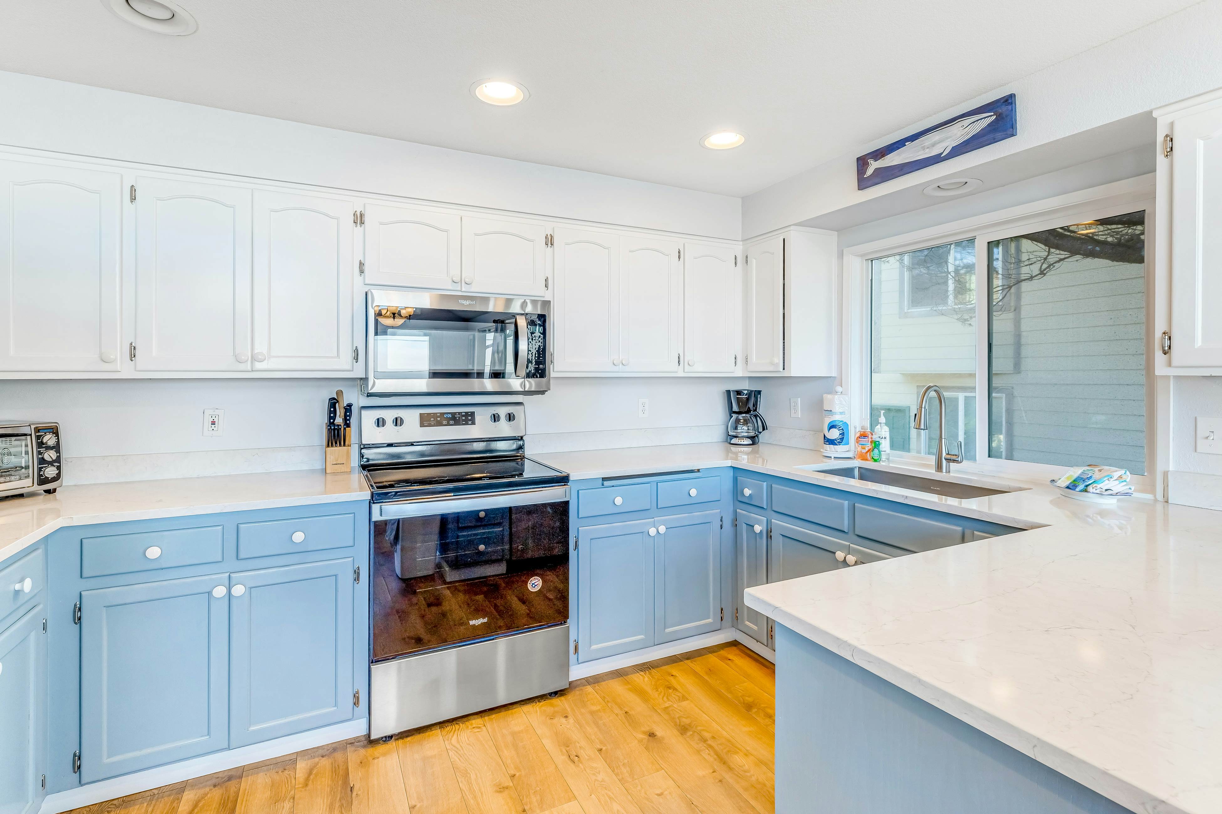 Bright home with stunning ocean views private hot tub and nearby beach access