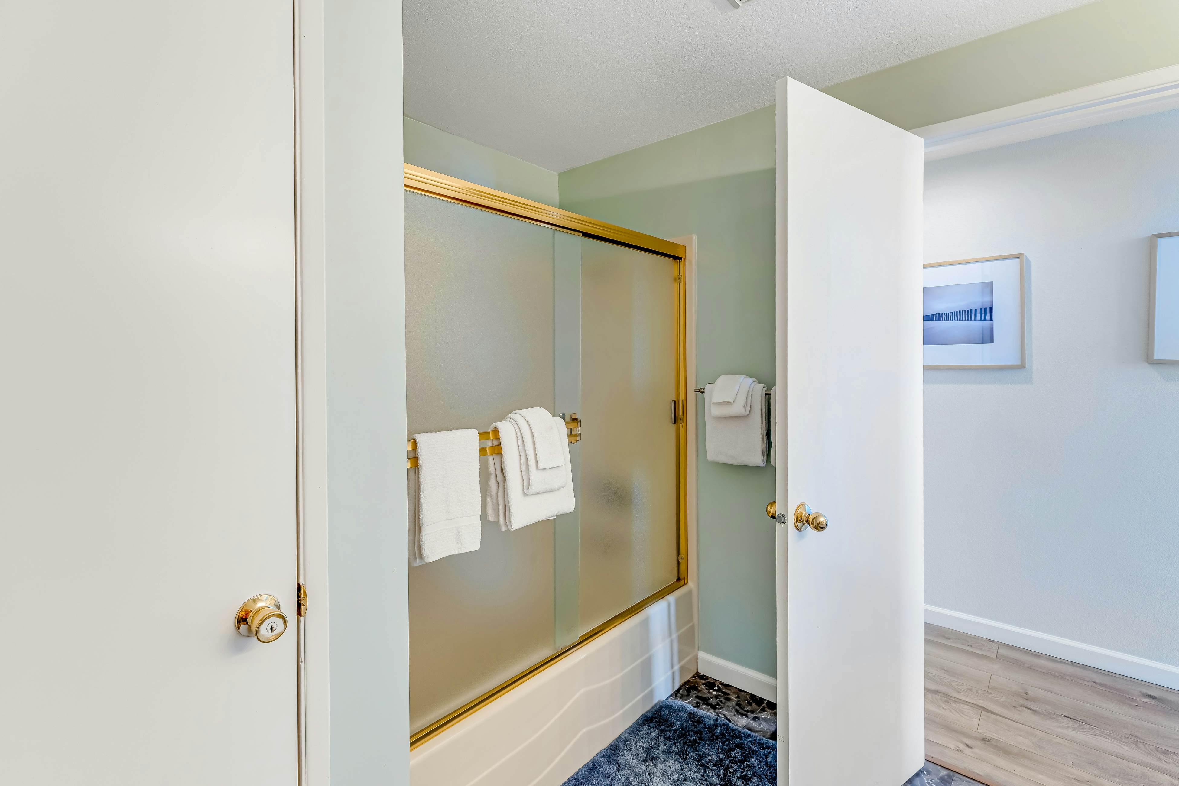 Bright home with stunning ocean views private hot tub and nearby beach access