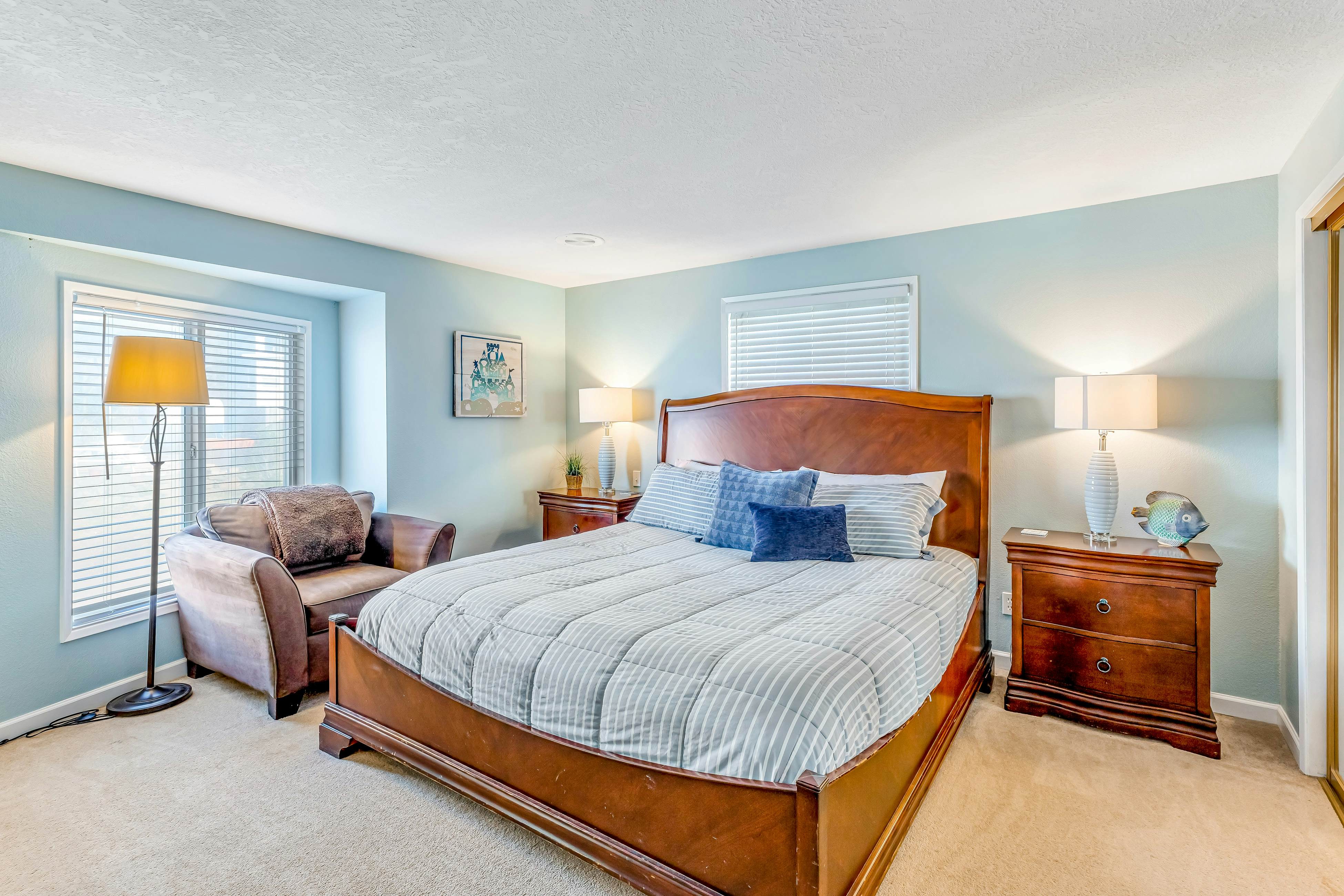 Bright home with stunning ocean views private hot tub and nearby beach access