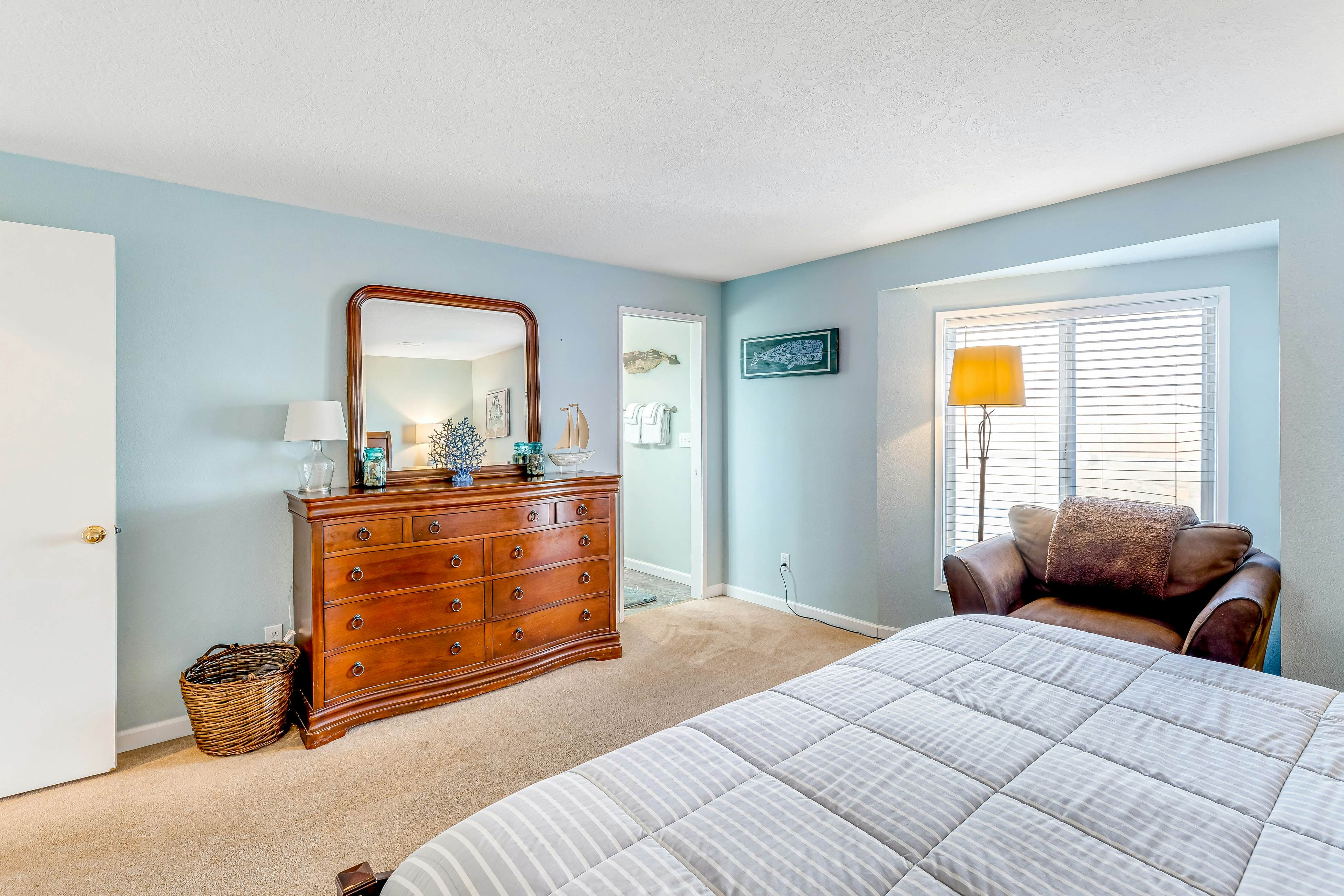 Bright home with stunning ocean views private hot tub and nearby beach access