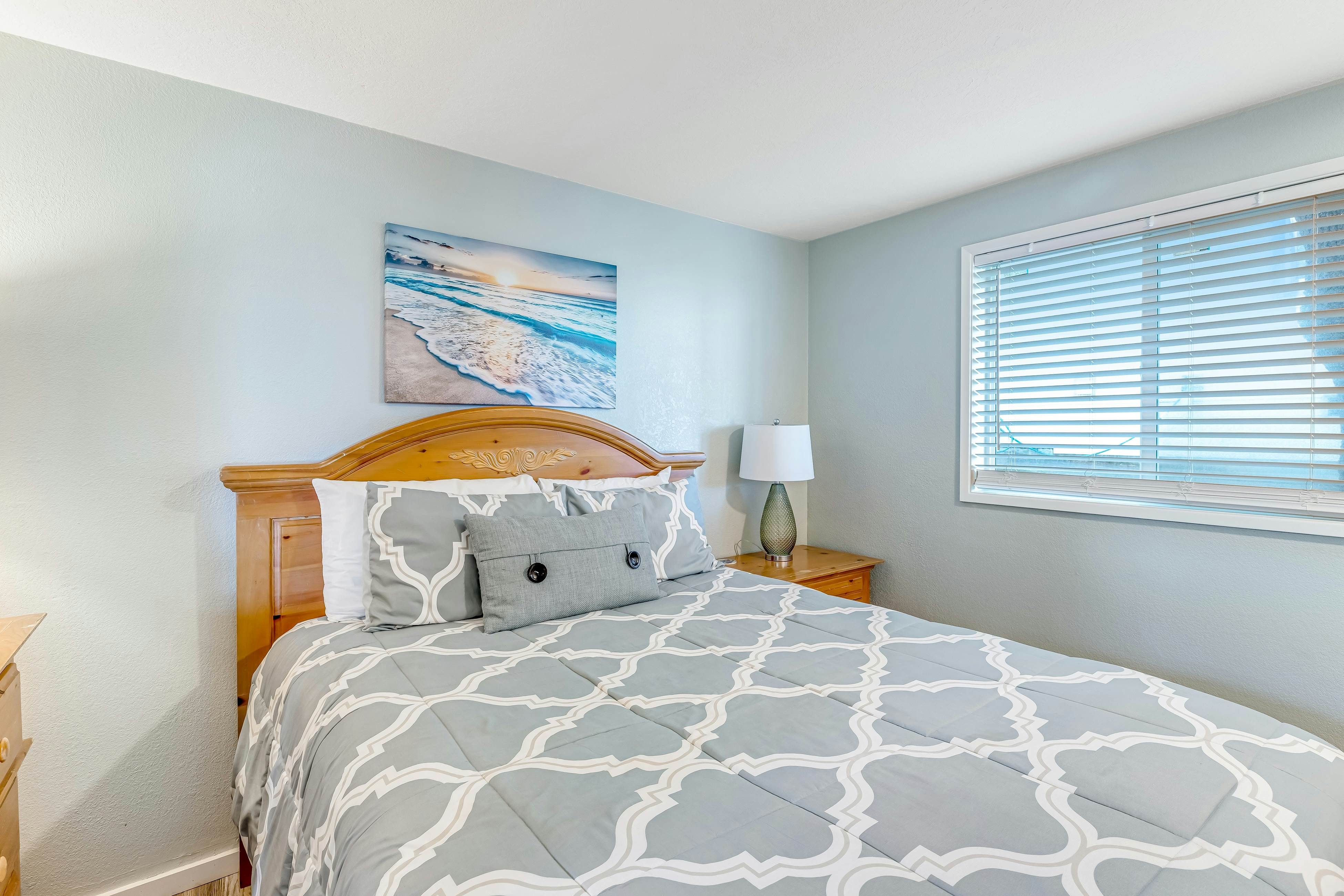 Bright home with stunning ocean views private hot tub and nearby beach access