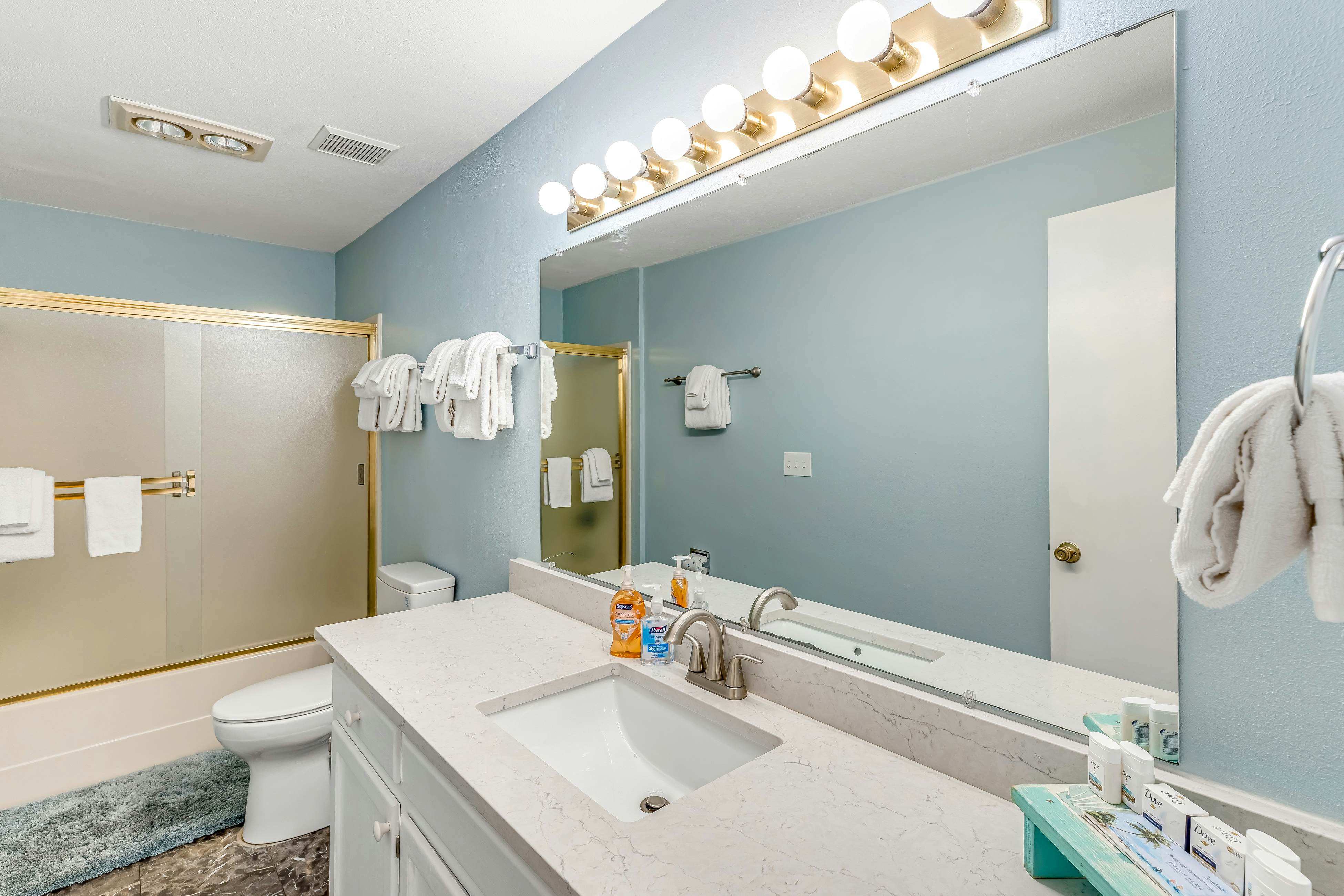 Bright home with stunning ocean views private hot tub and nearby beach access