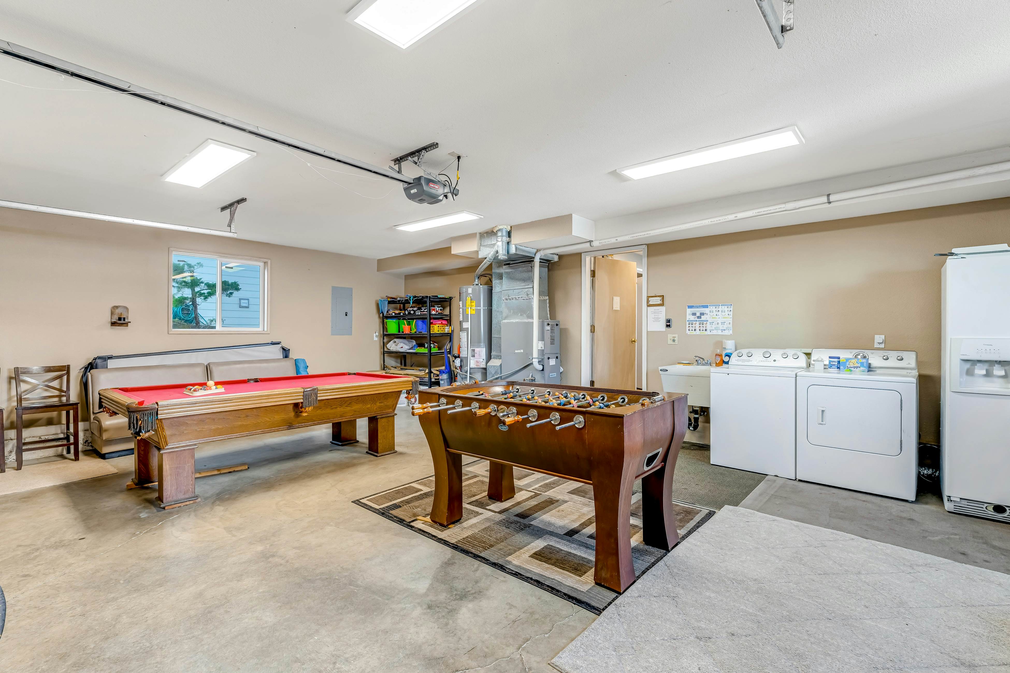 Bright home with stunning ocean views private hot tub and nearby beach access