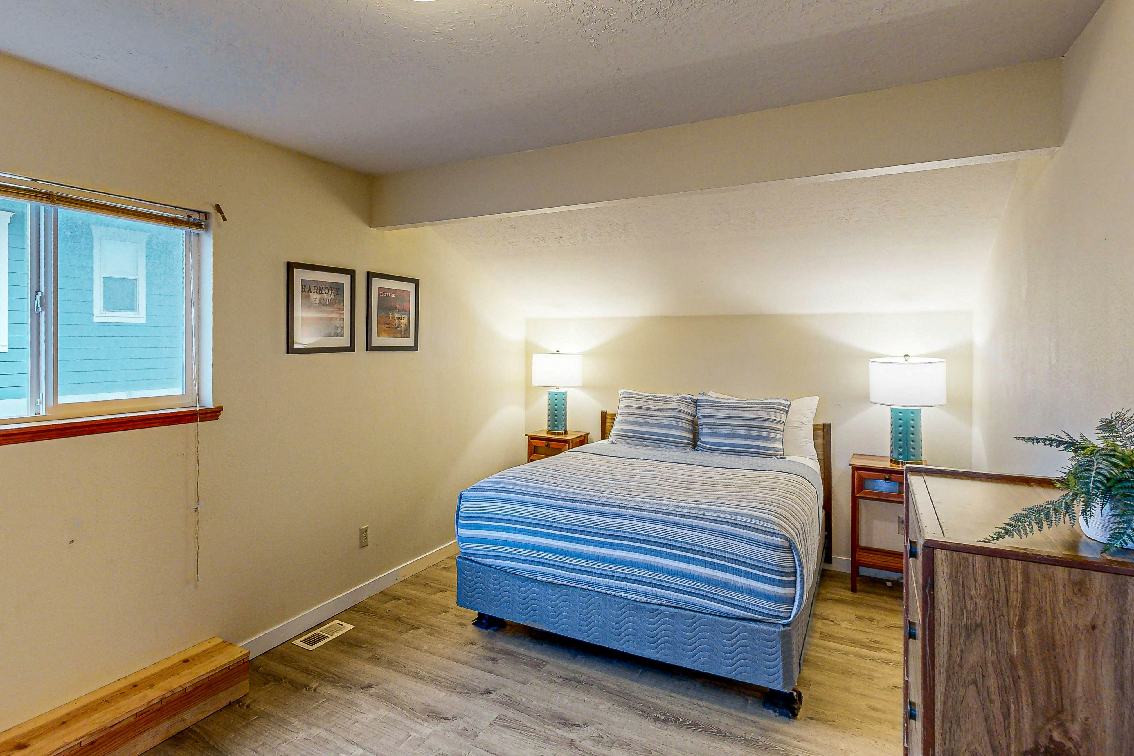 Cozy house close to beach - hot tub & ocean views