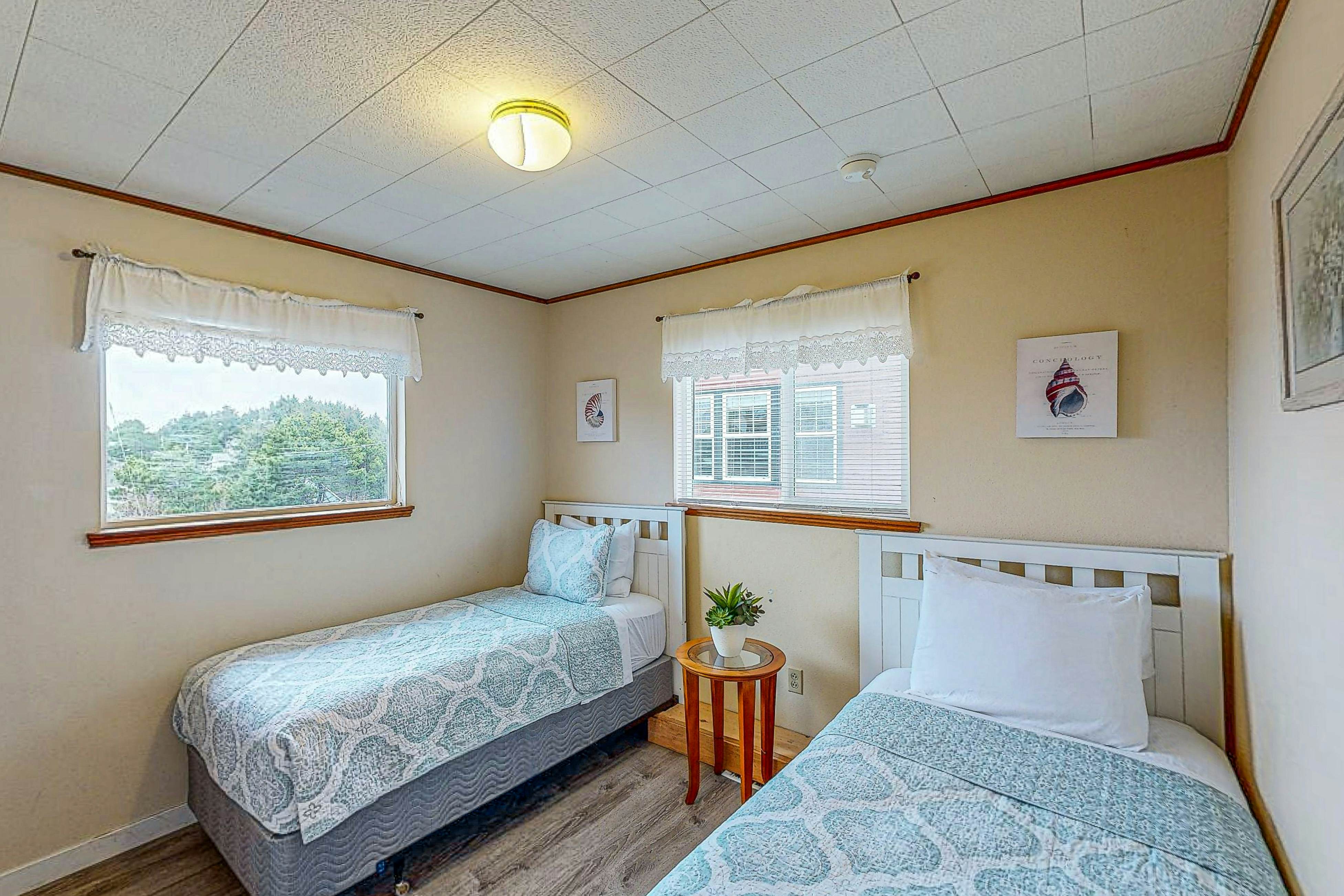 Cozy house close to beach - hot tub & ocean views