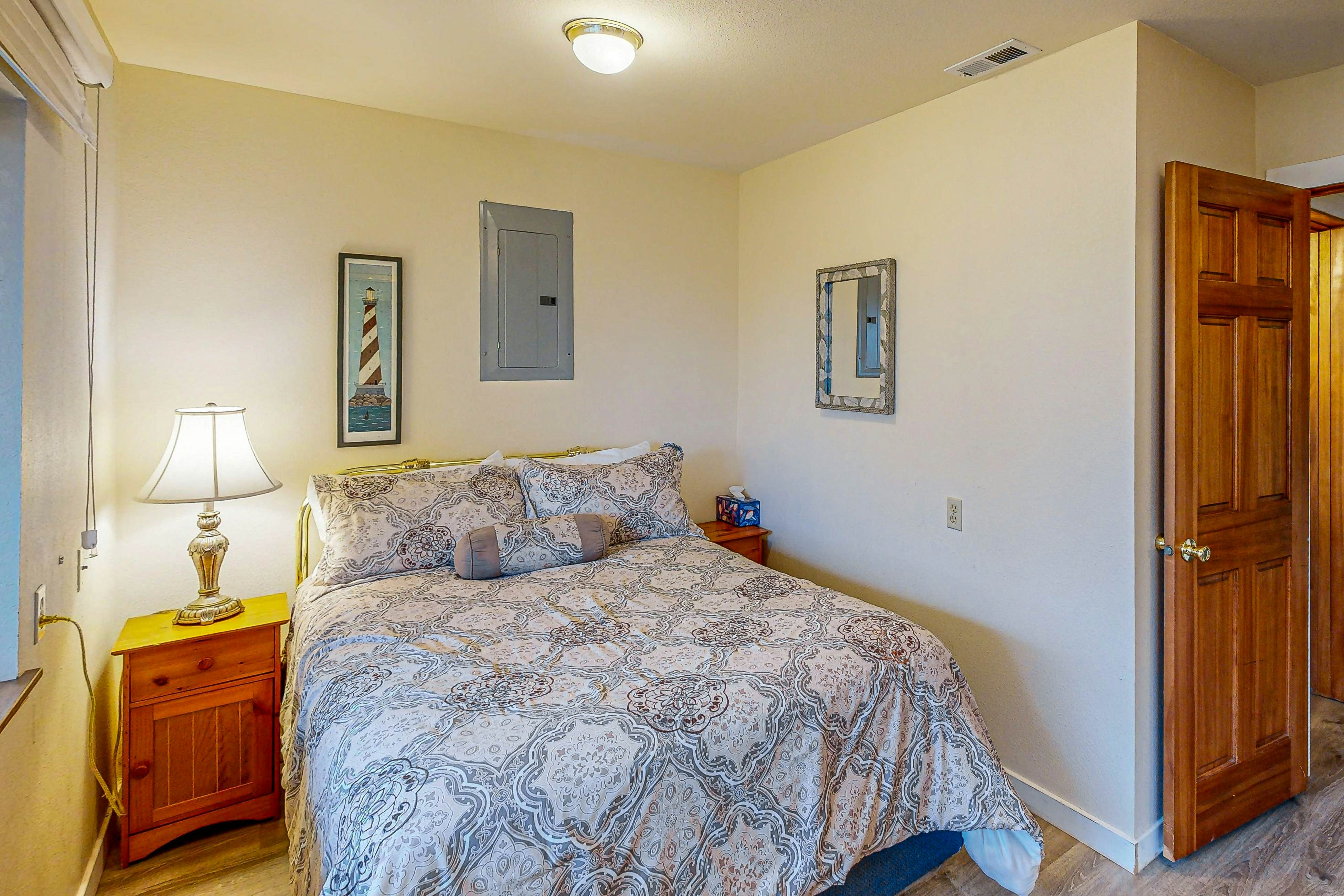 Cozy house close to beach - hot tub & ocean views