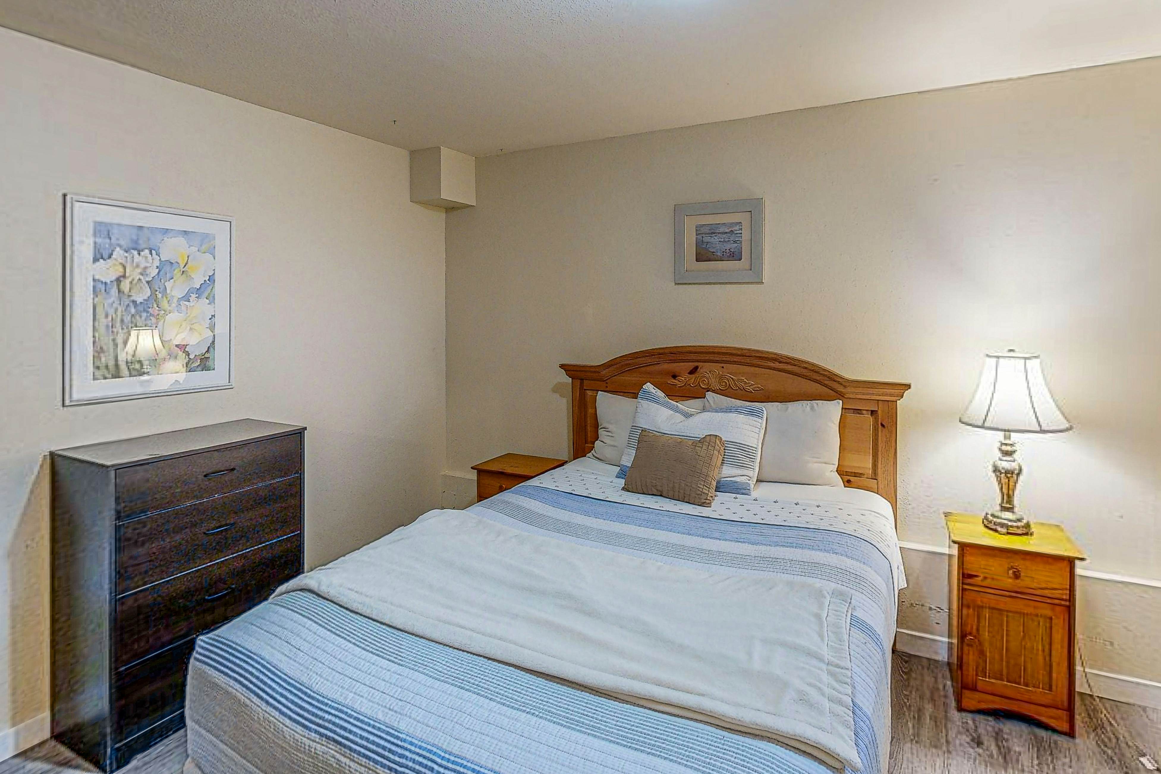 Cozy house close to beach - hot tub & ocean views