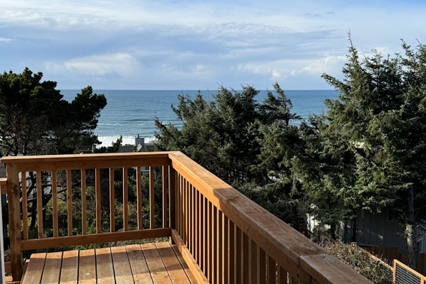 Cottage with wraparound deck and ocean views close to beach and town dog friendly