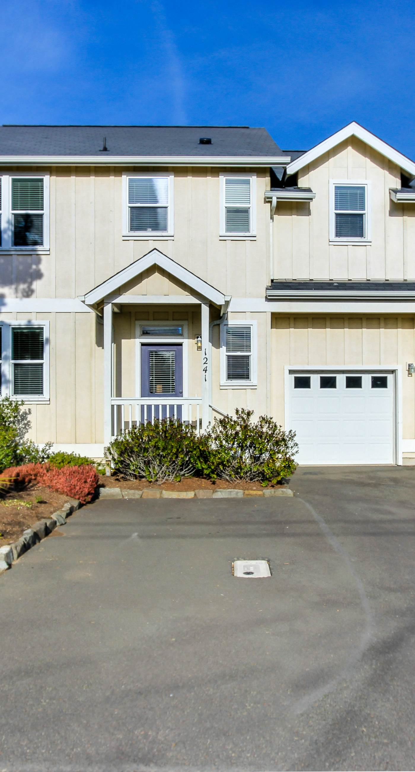 Dog Friendly Home with Private Hot Tub and Ocean Views Walk to the Beach