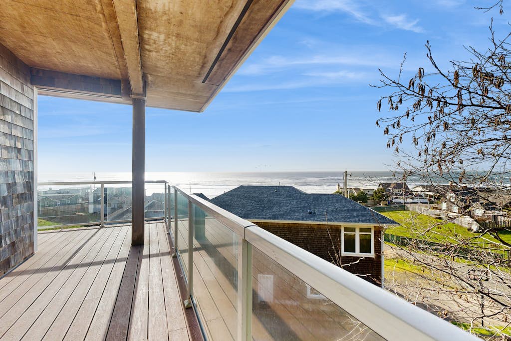Dog friendly oceanview house with private hot tub 2 decks and