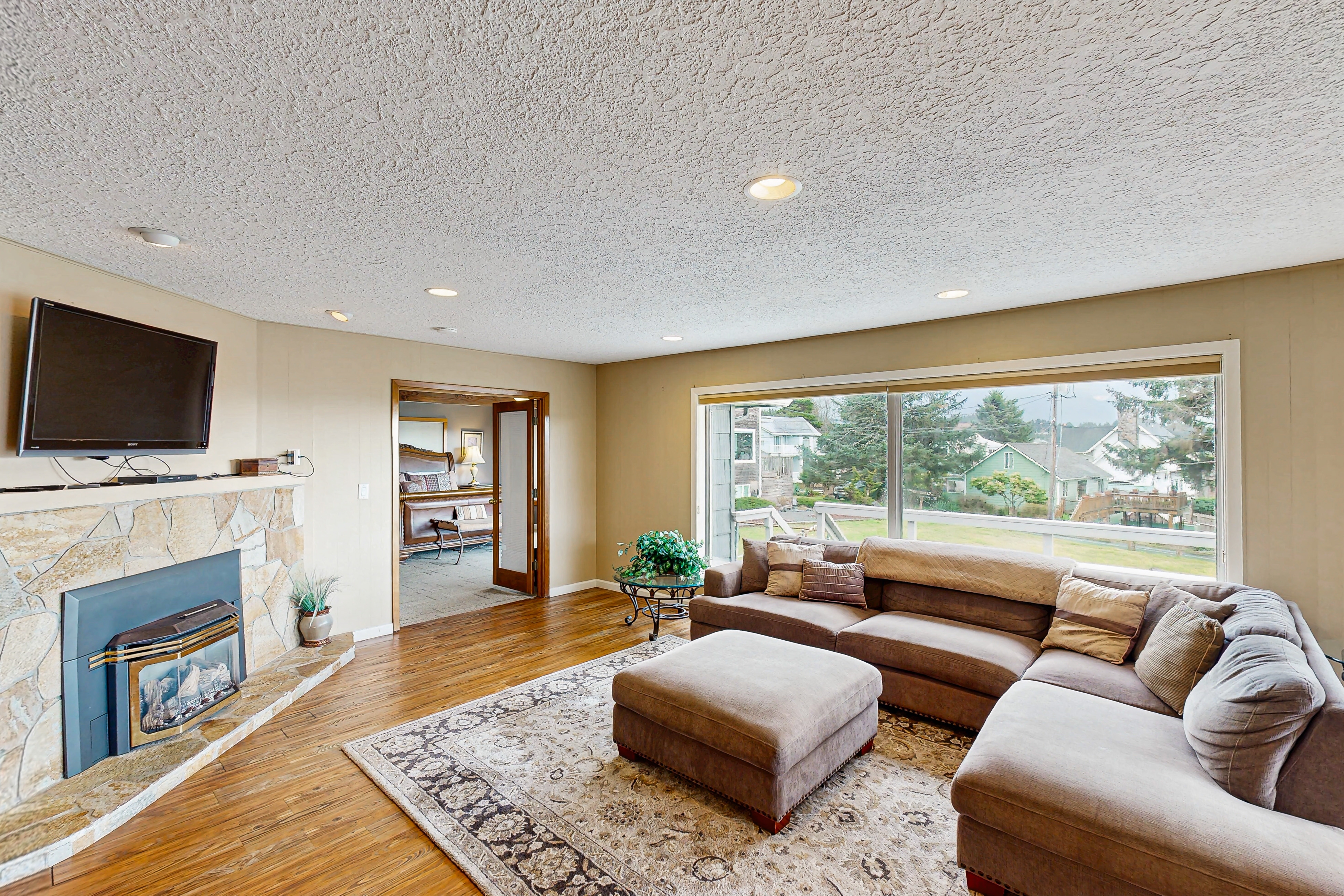 Cozy Oceanview Cottage in Great Location Close to Beach