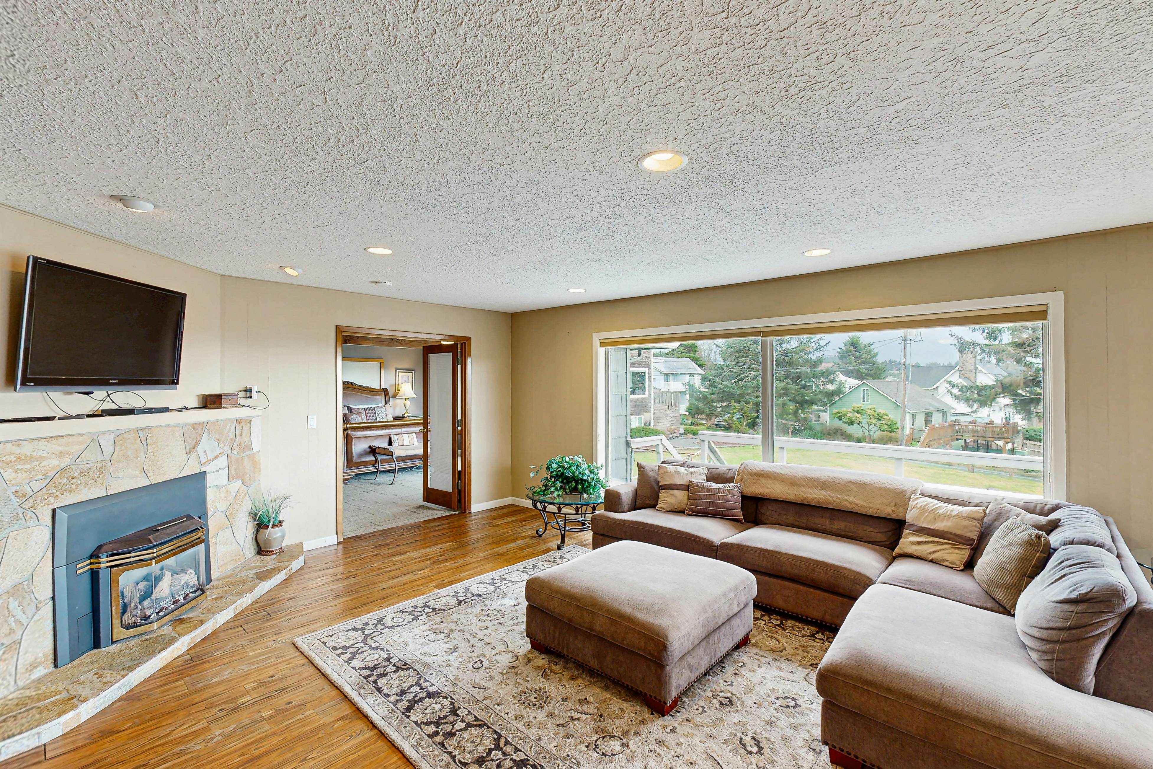 Cozy Oceanview Cottage in Great Location - Close to Beach