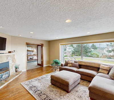 Cozy Oceanview Cottage in Great Location Close to Beach