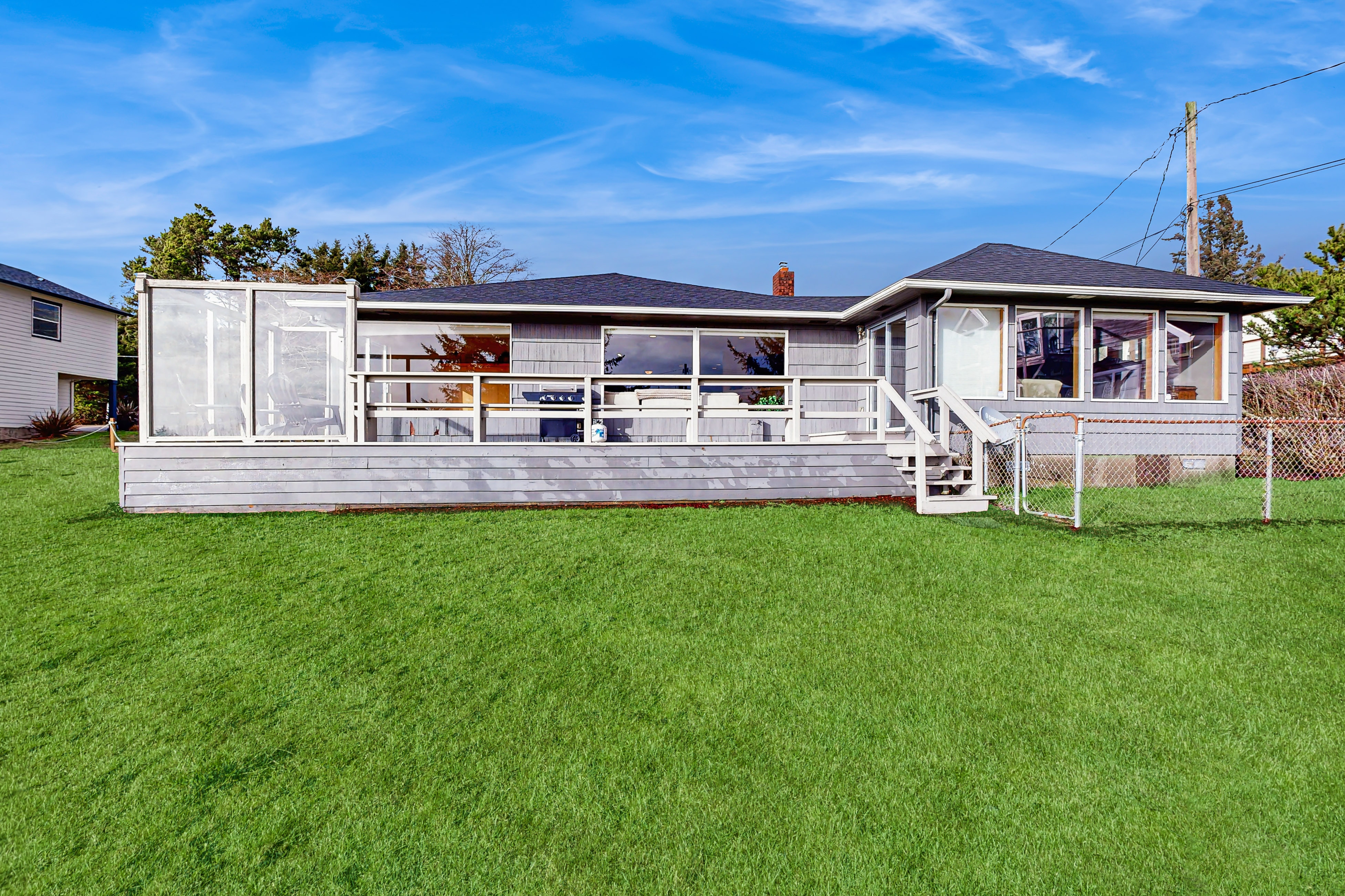 Cozy Oceanview Cottage in Great Location Close to Beach