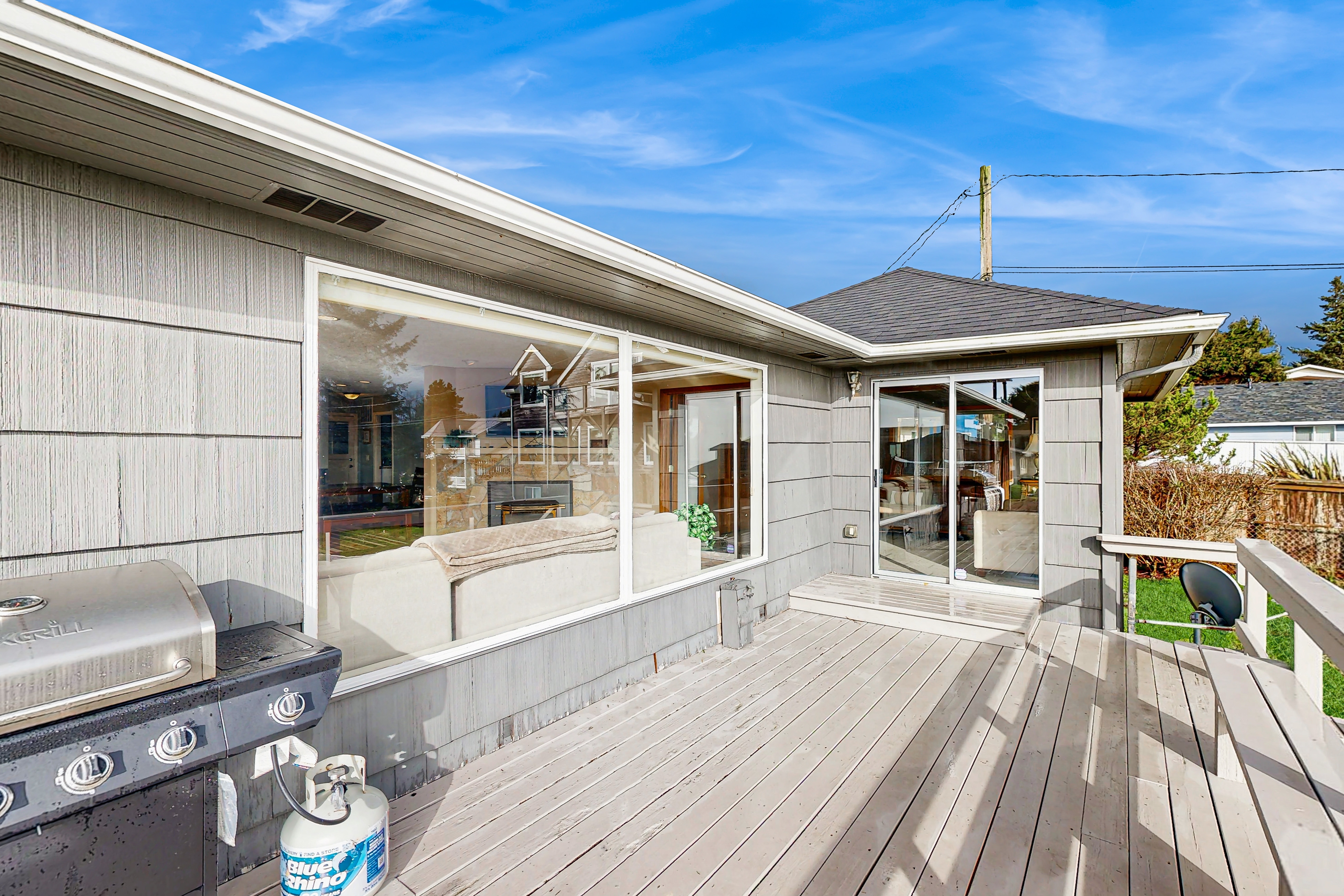 Cozy Oceanview Cottage in Great Location Close to Beach