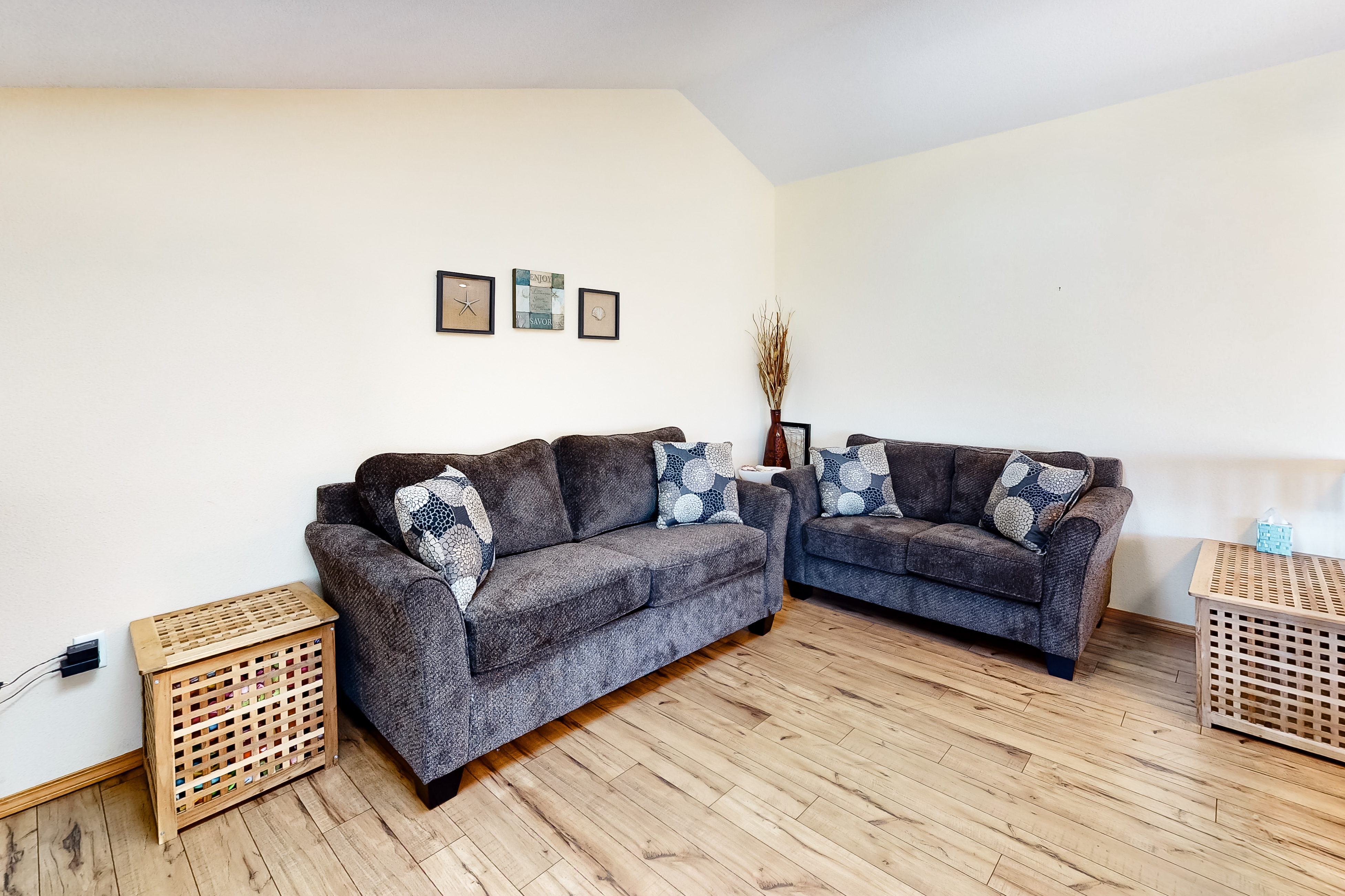 Family Friendly Coastal Home with Free WiFi Washer Dryer and Easy Beach Access