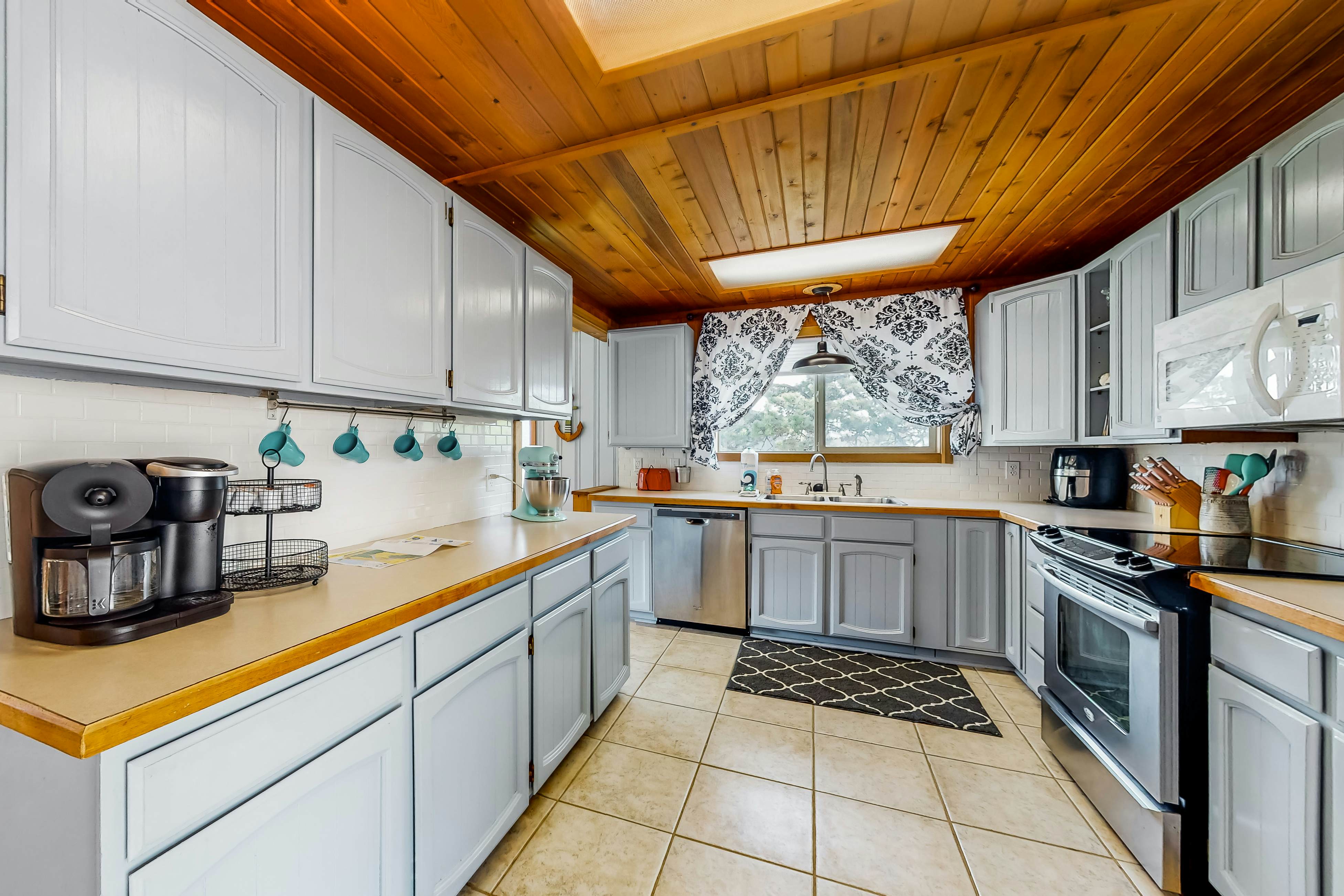 Dog friendly house near the ocean with woodstove yard patio and washer dryer