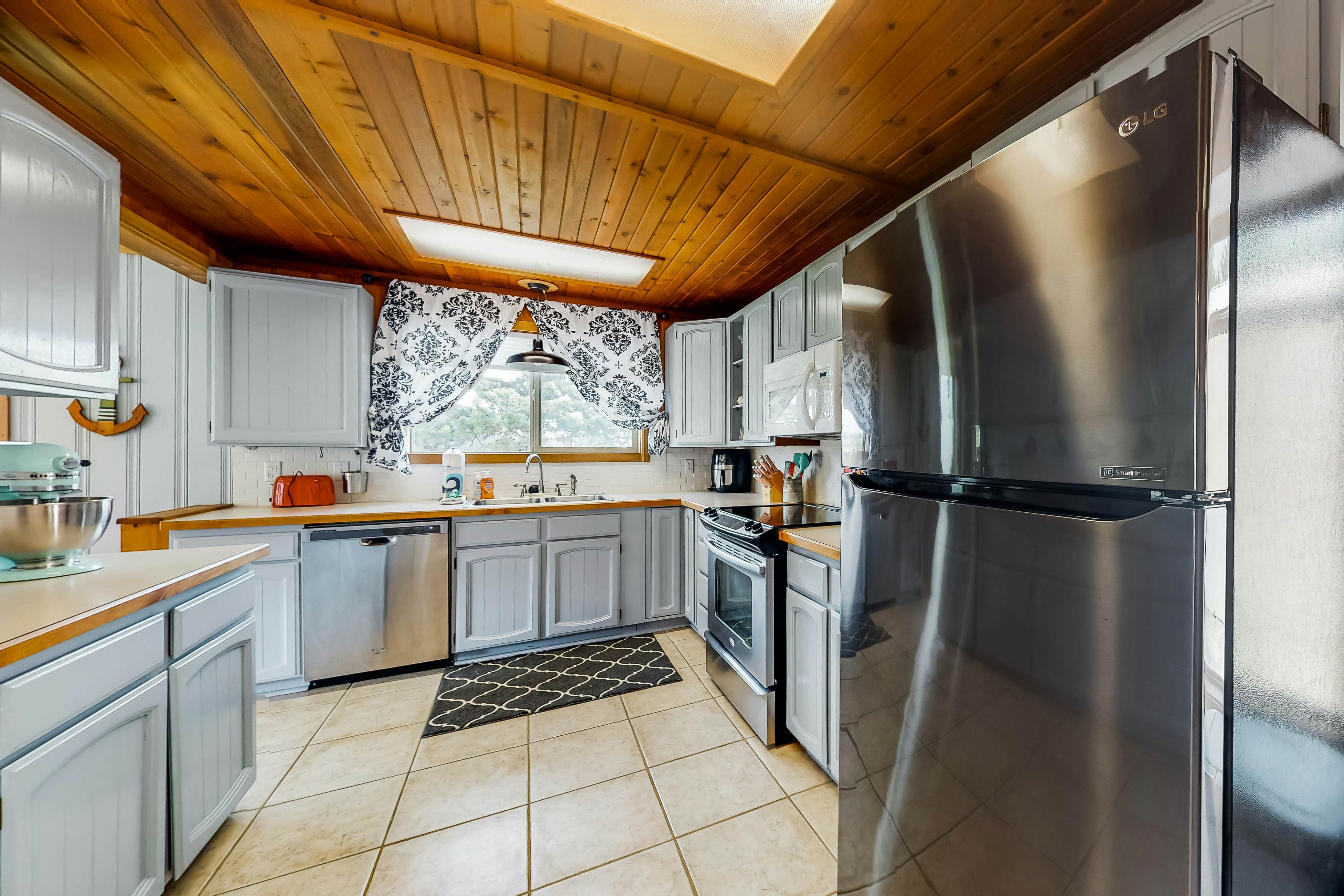 Dog friendly house near the ocean with woodstove yard patio and washer dryer