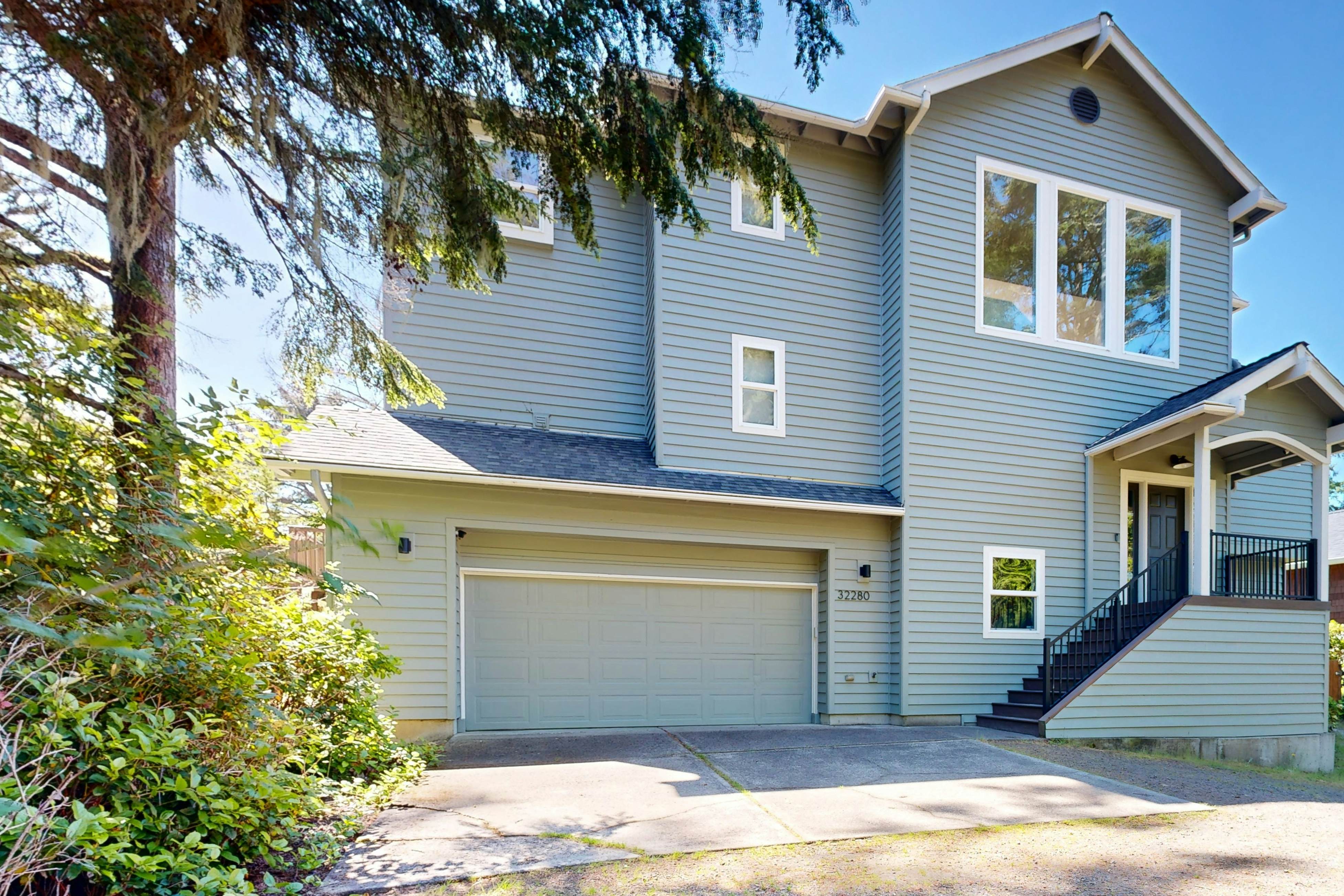 Idyllic Cape retreat with ocean views & private hot tub - walk to state beach