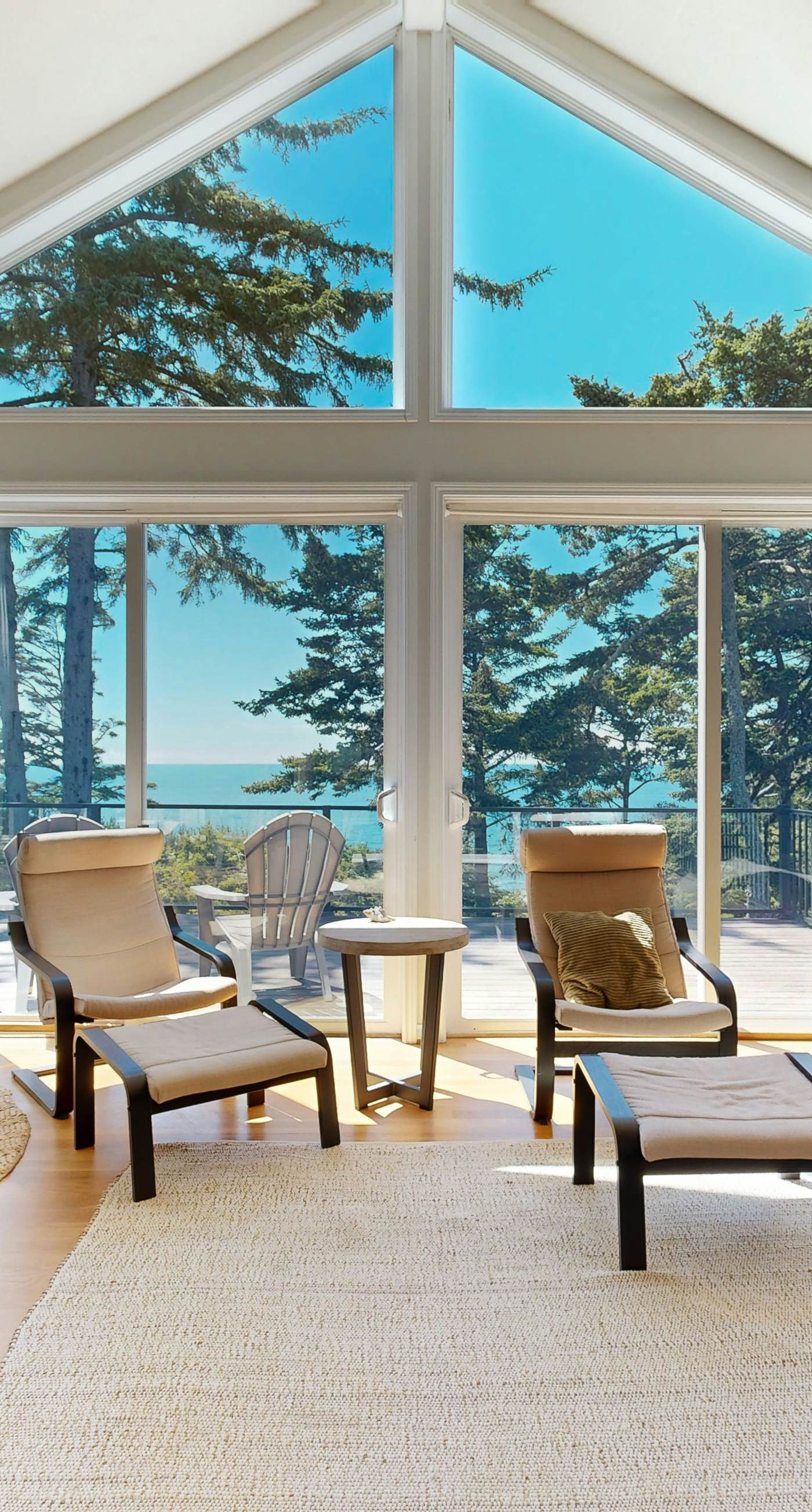 Idyllic Cape retreat with ocean views and private hot tub walk to state beach