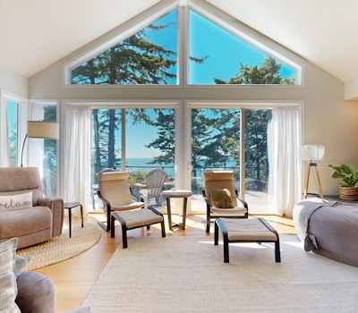 Idyllic Cape retreat with ocean views and private hot tub walk to state beach