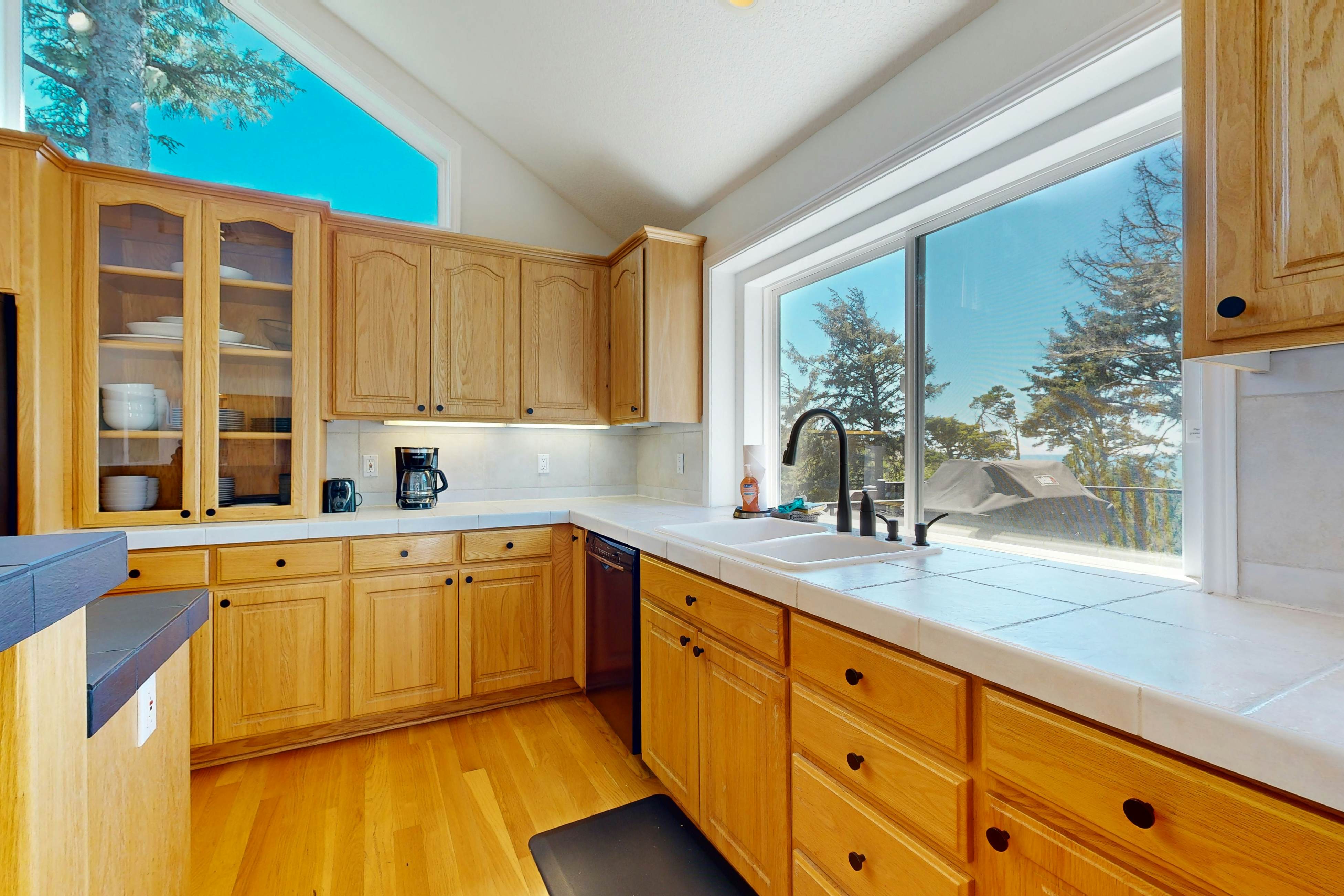 Idyllic Cape retreat with ocean views & private hot tub - walk to state beach