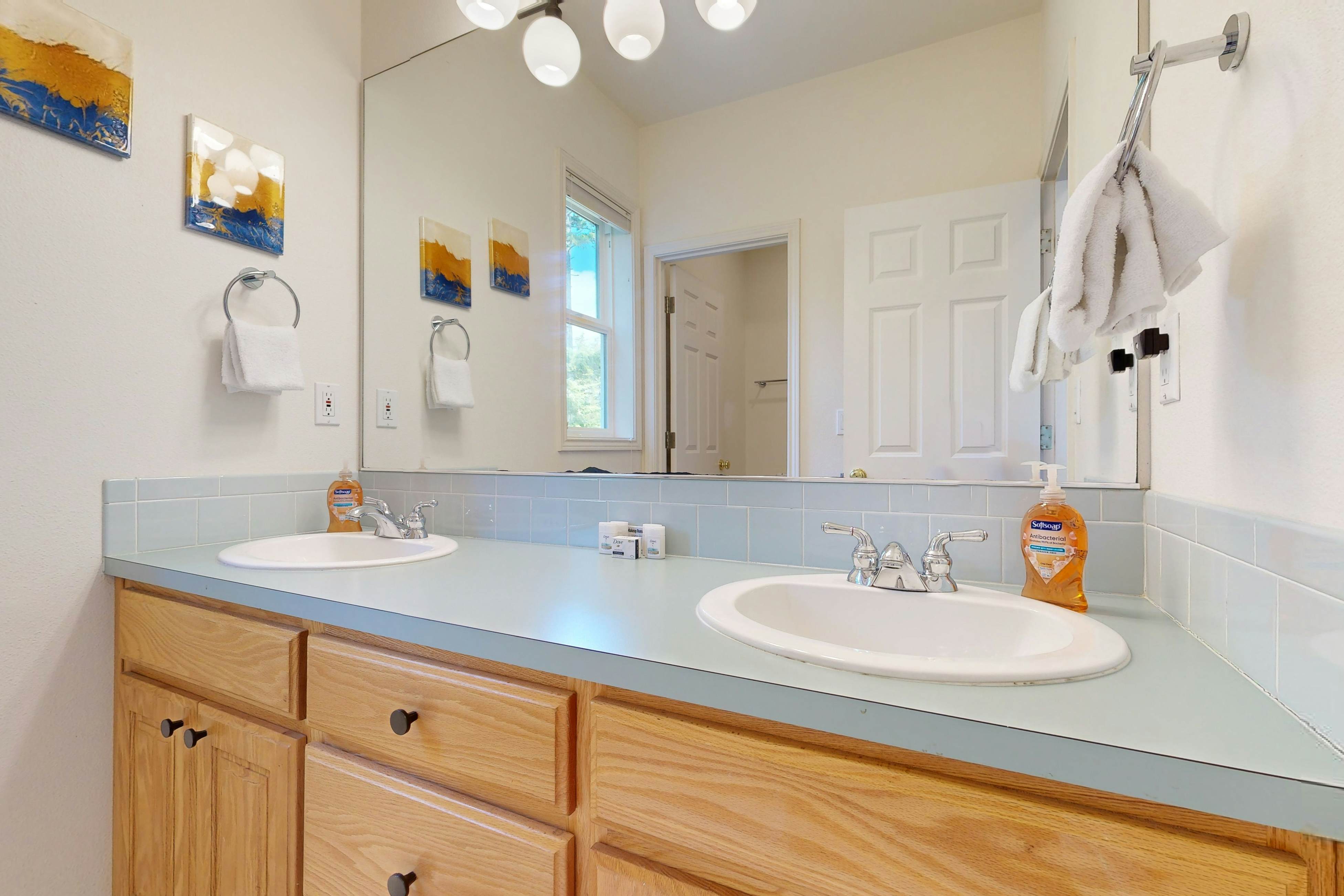 Idyllic Cape retreat with ocean views & private hot tub - walk to state beach