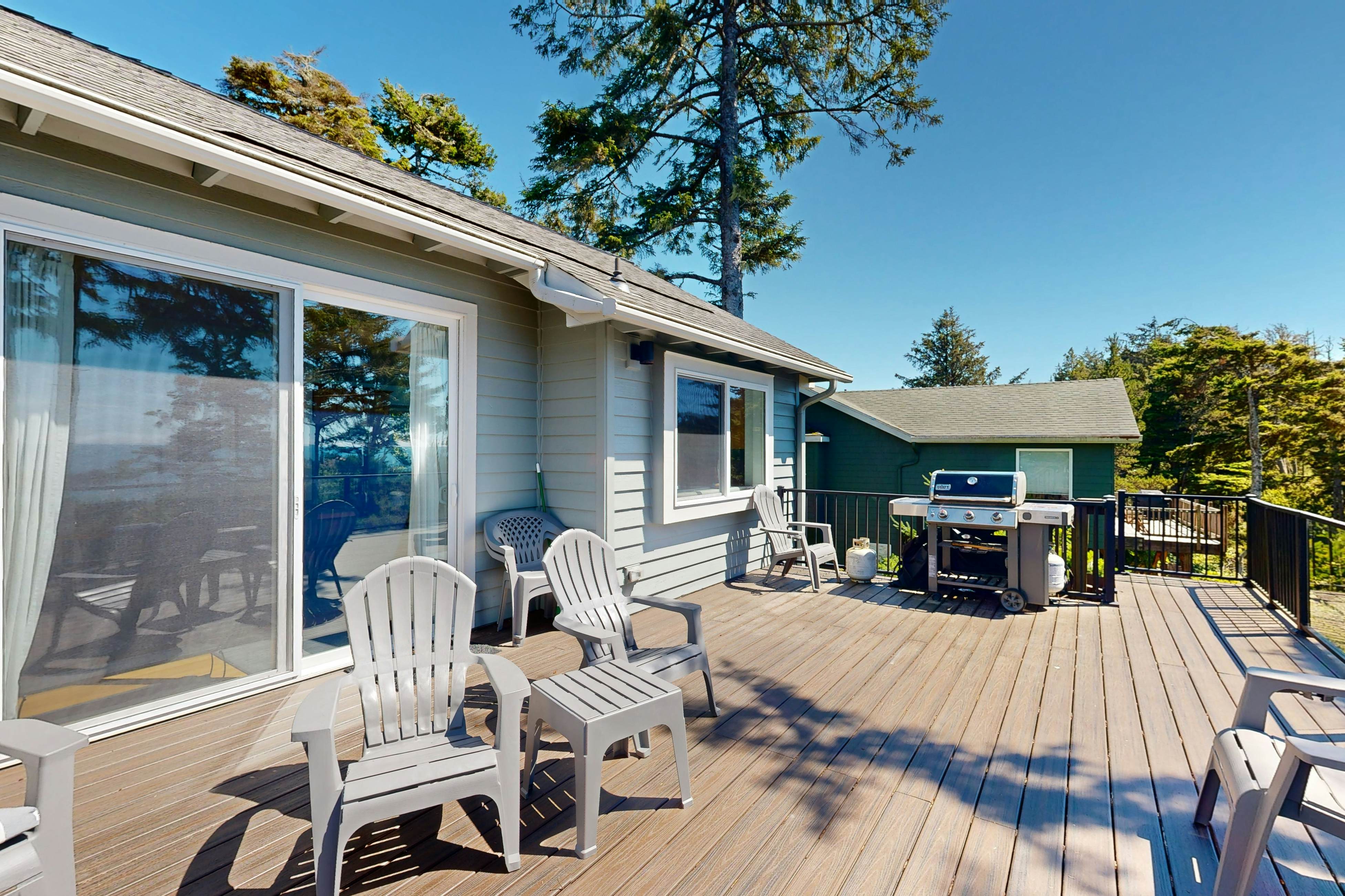 Idyllic Cape retreat with ocean views & private hot tub - walk to state beach