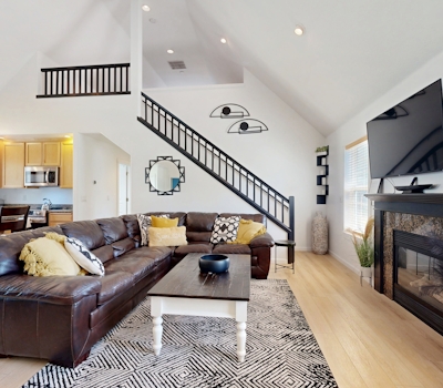 Cottage near the beach with hot tub gas fireplace washer dryer dog friendly