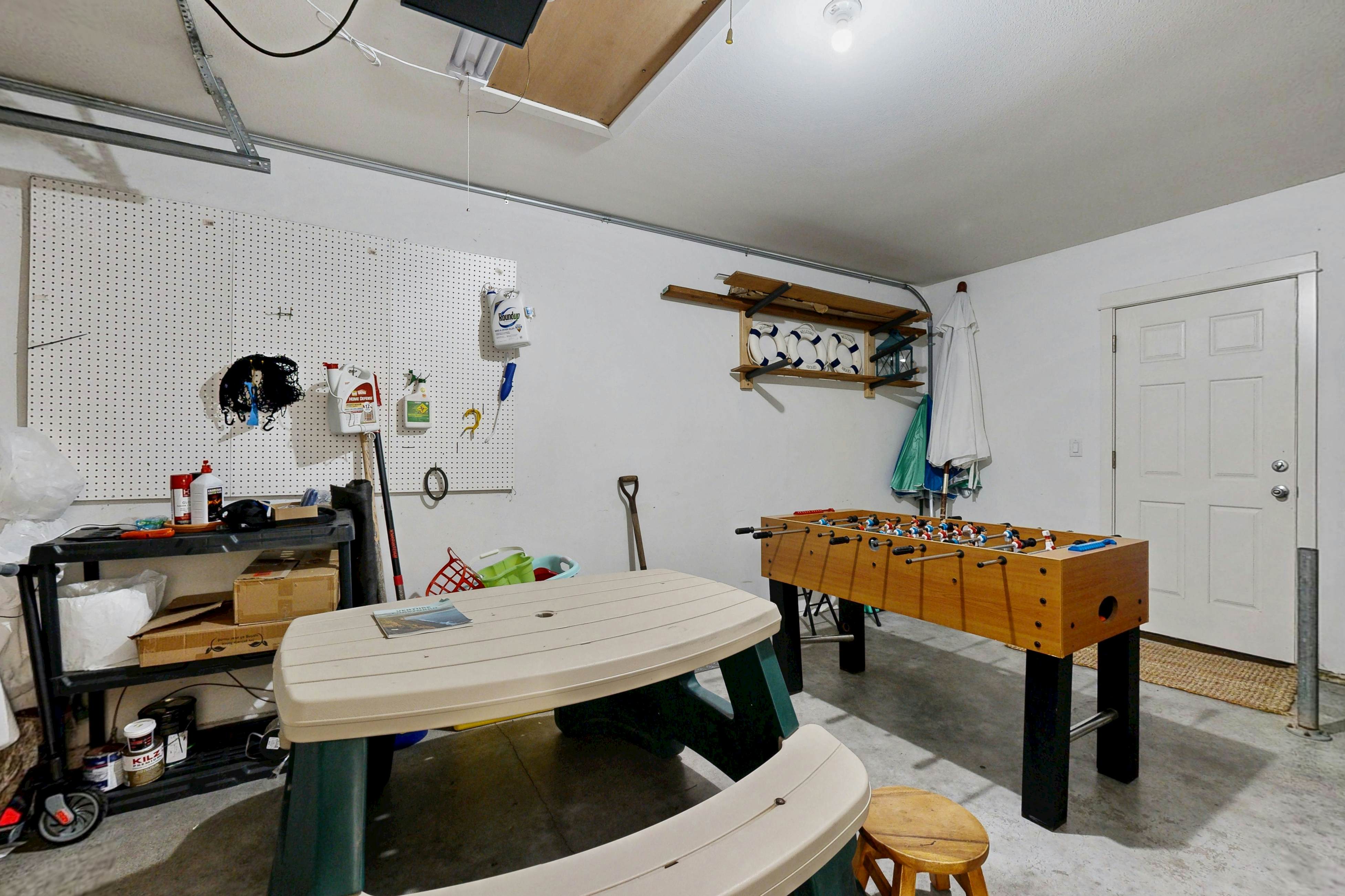 Cottage near the beach with hot tub, gas fireplace, washer/dryer, dog-friendly