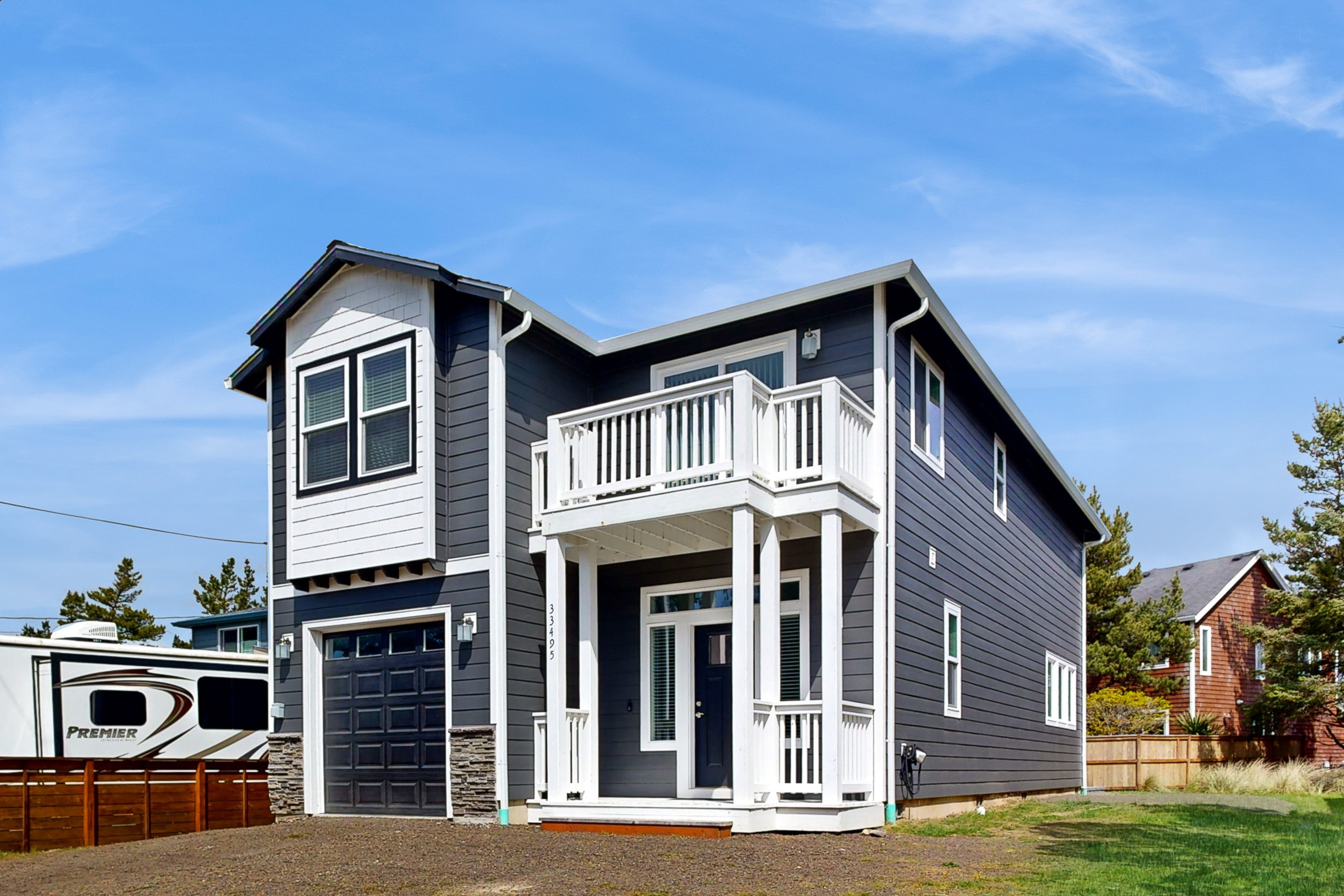 New coastal house with beach access balcony central AC and washer dryer
