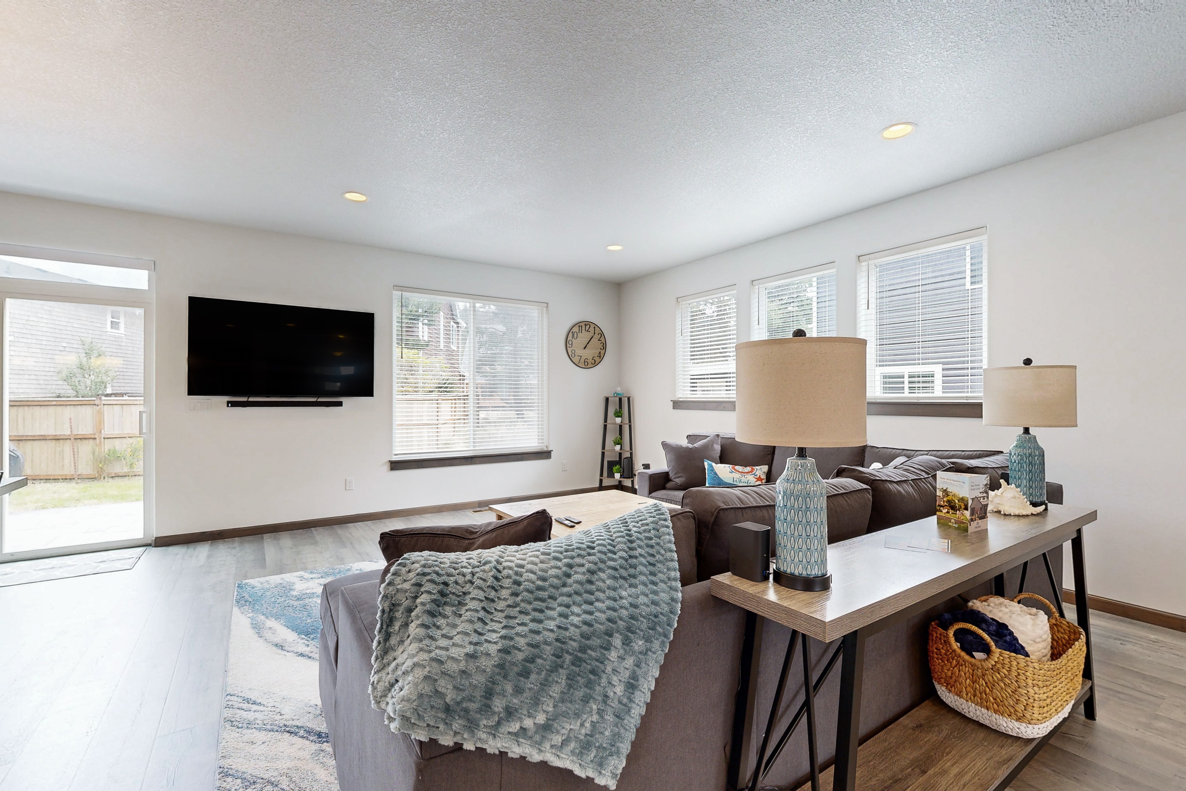 New coastal house with beach access balcony central AC and washer dryer