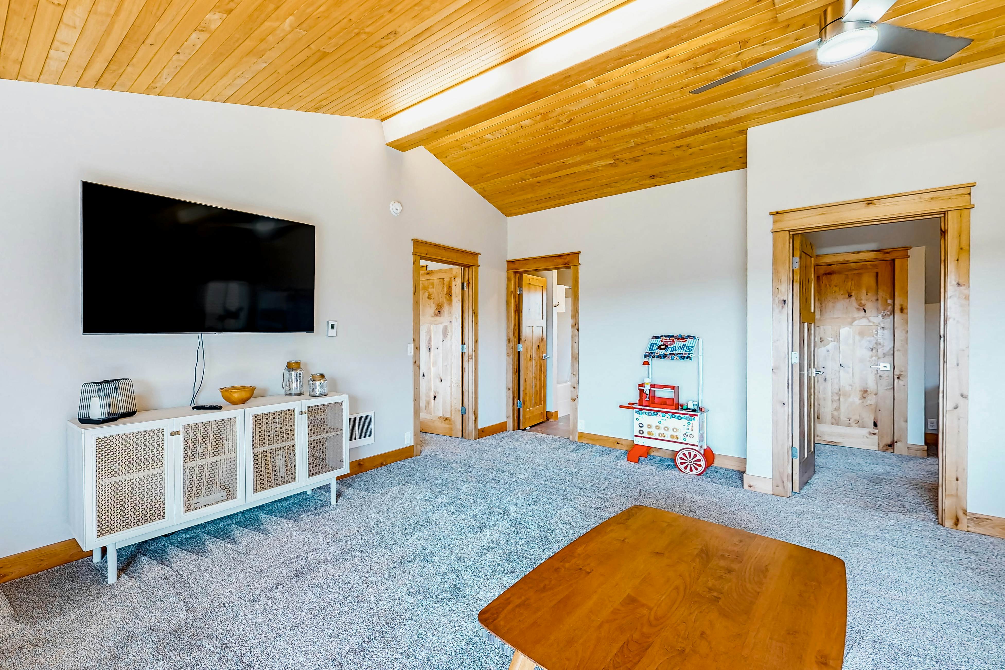 Costal Home a block from the beach with two-story deck, firepit, large yard