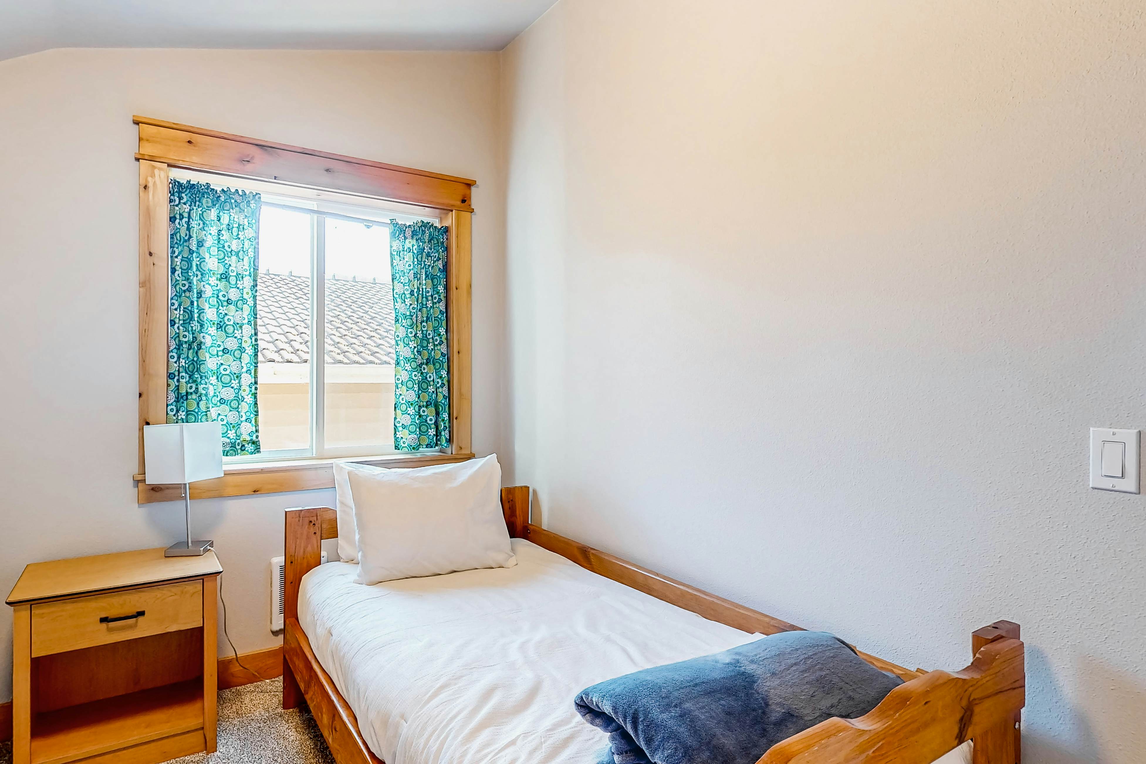 Costal Home a block from the beach with two-story deck, firepit, large yard