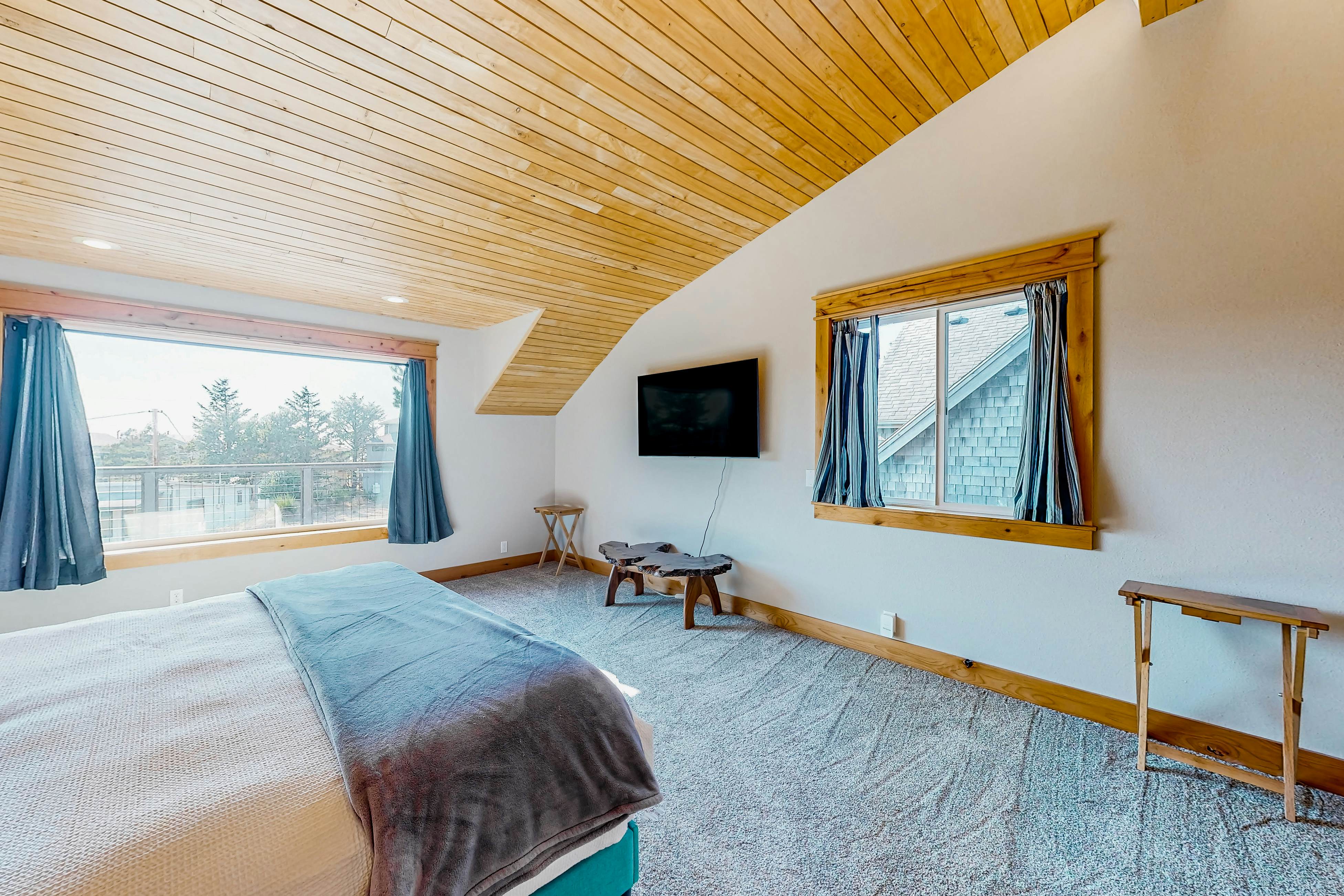 Costal Home a block from the beach with two-story deck, firepit, large yard