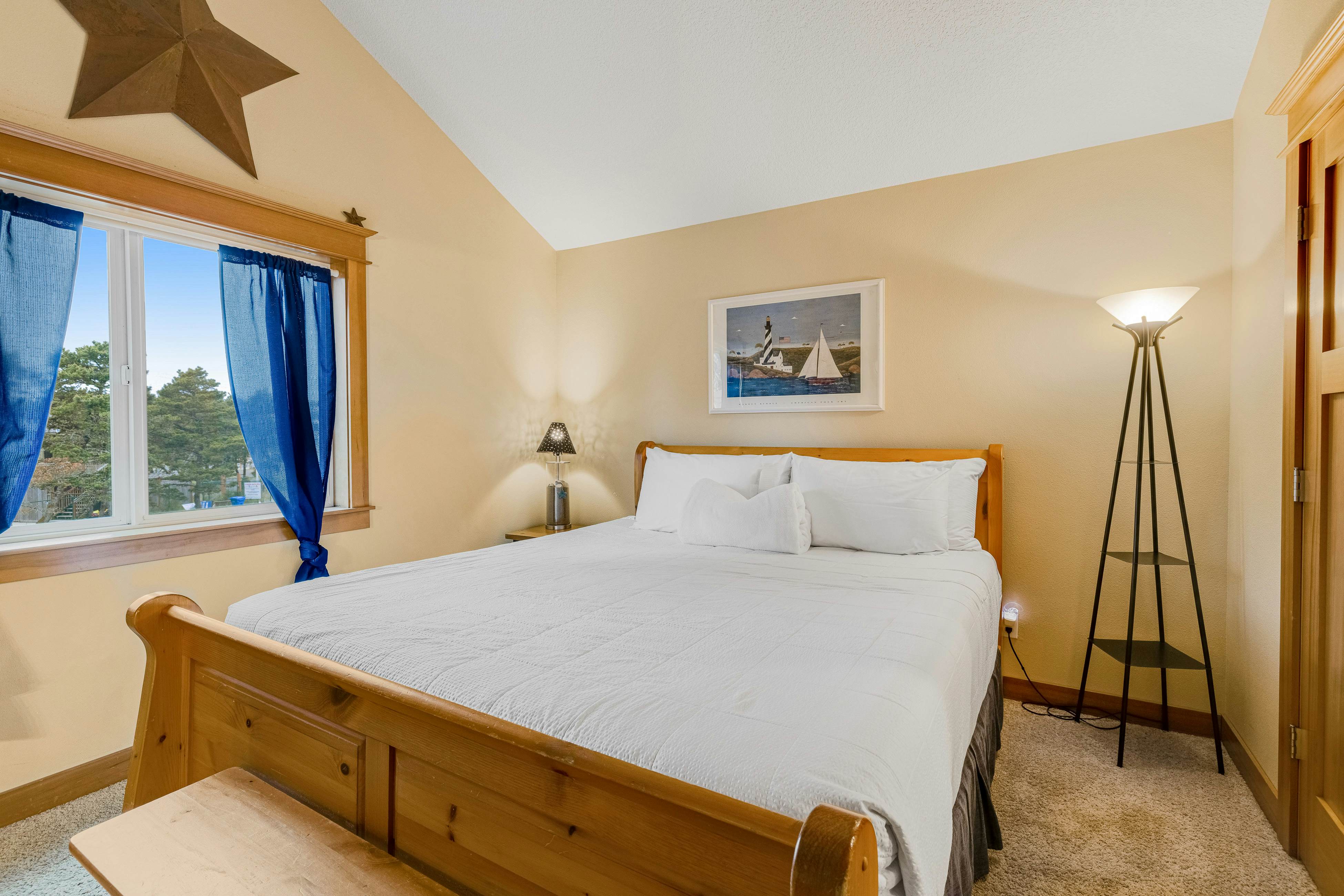 Dog-friendly coastal retreat with a game room, patio, grill, jetted tub, & W/D