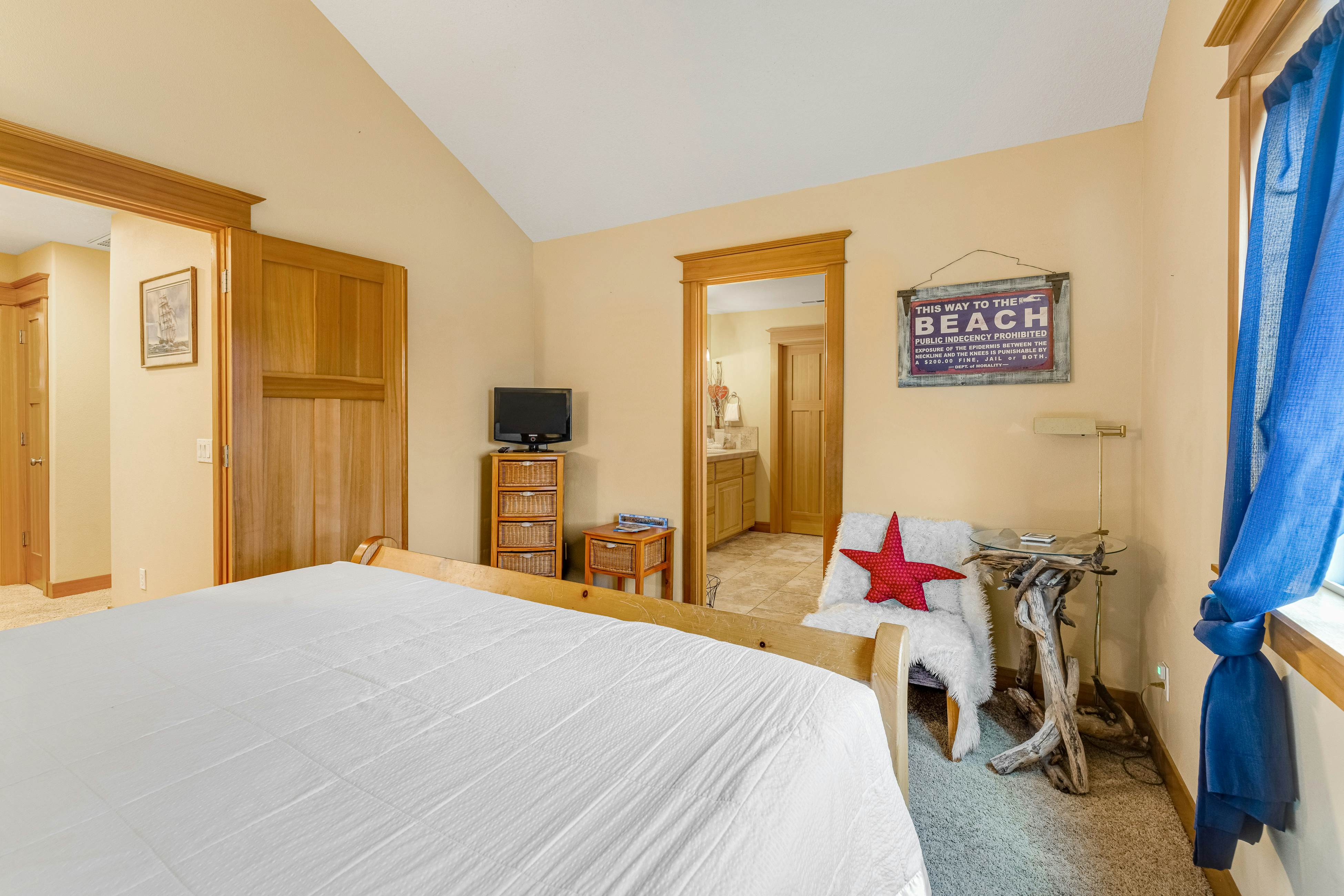 Dog-friendly coastal retreat with a game room, patio, grill, jetted tub, & W/D