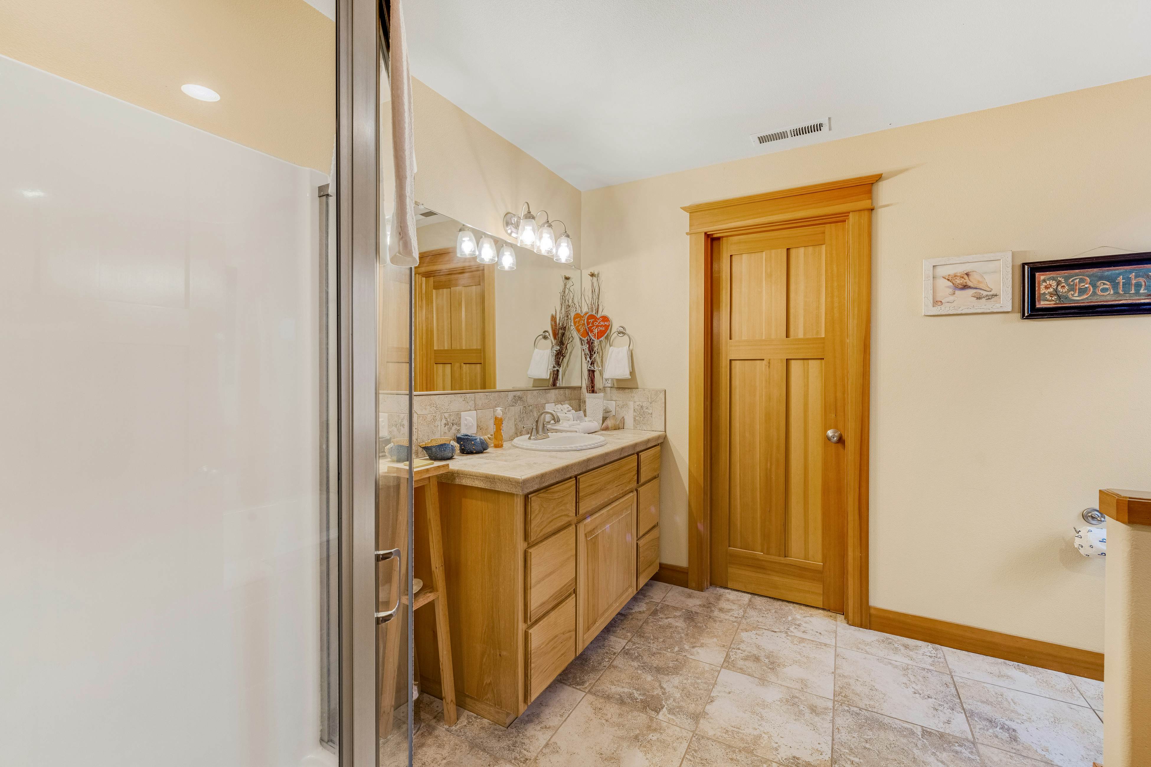 Dog-friendly coastal retreat with a game room, patio, grill, jetted tub, & W/D