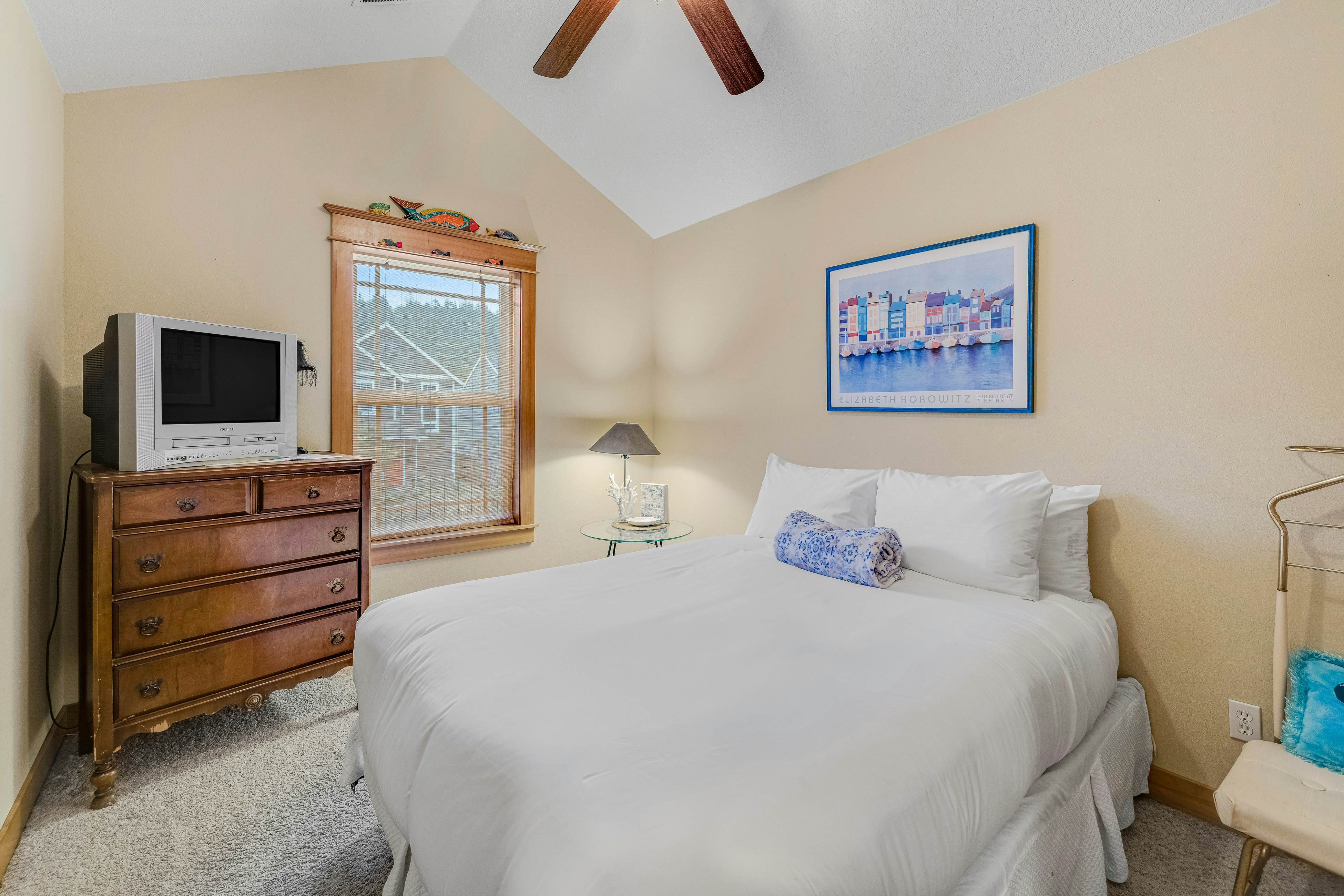 Dog-friendly coastal retreat with a game room, patio, grill, jetted tub, & W/D