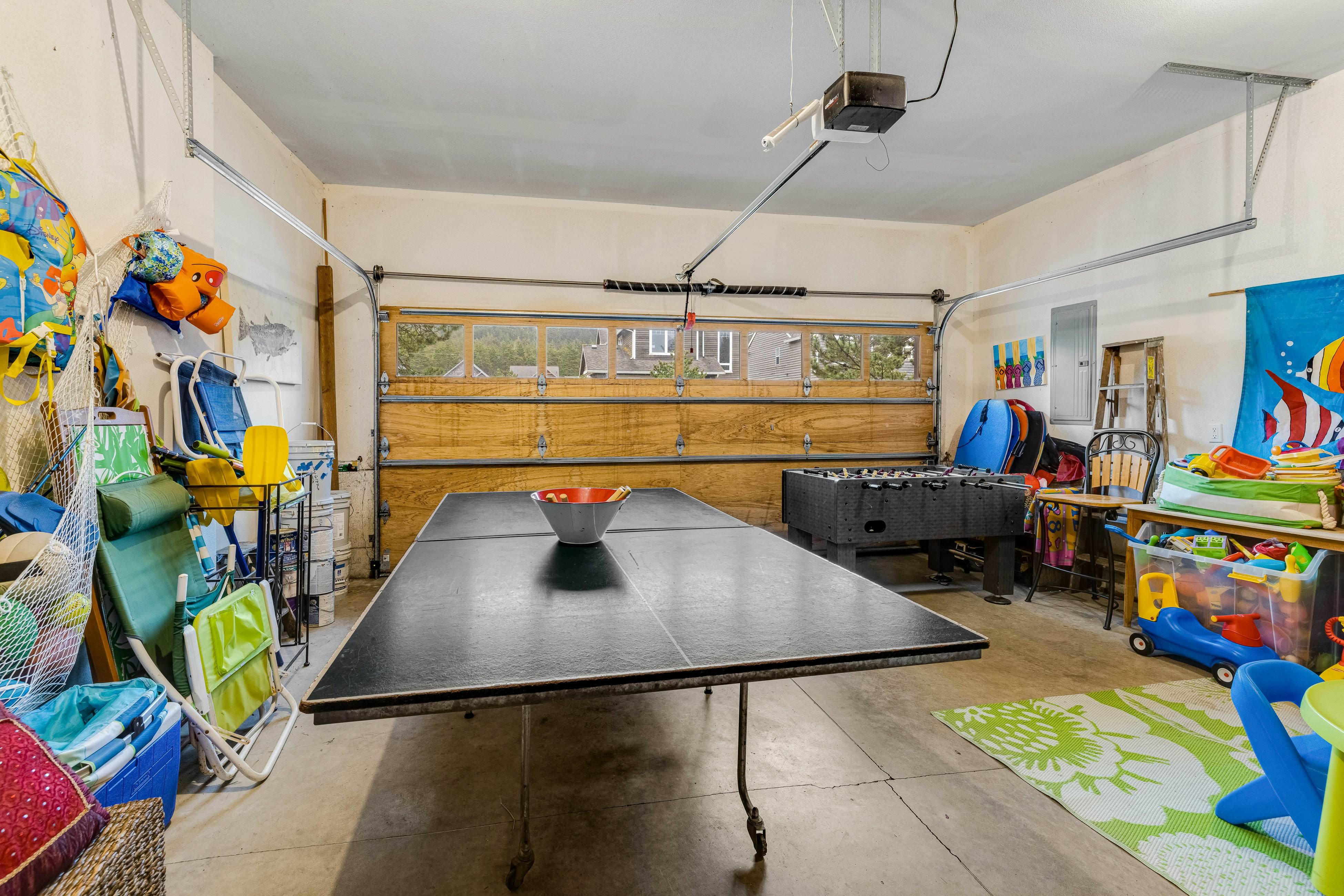 Dog-friendly coastal retreat with a game room, patio, grill, jetted tub, & W/D