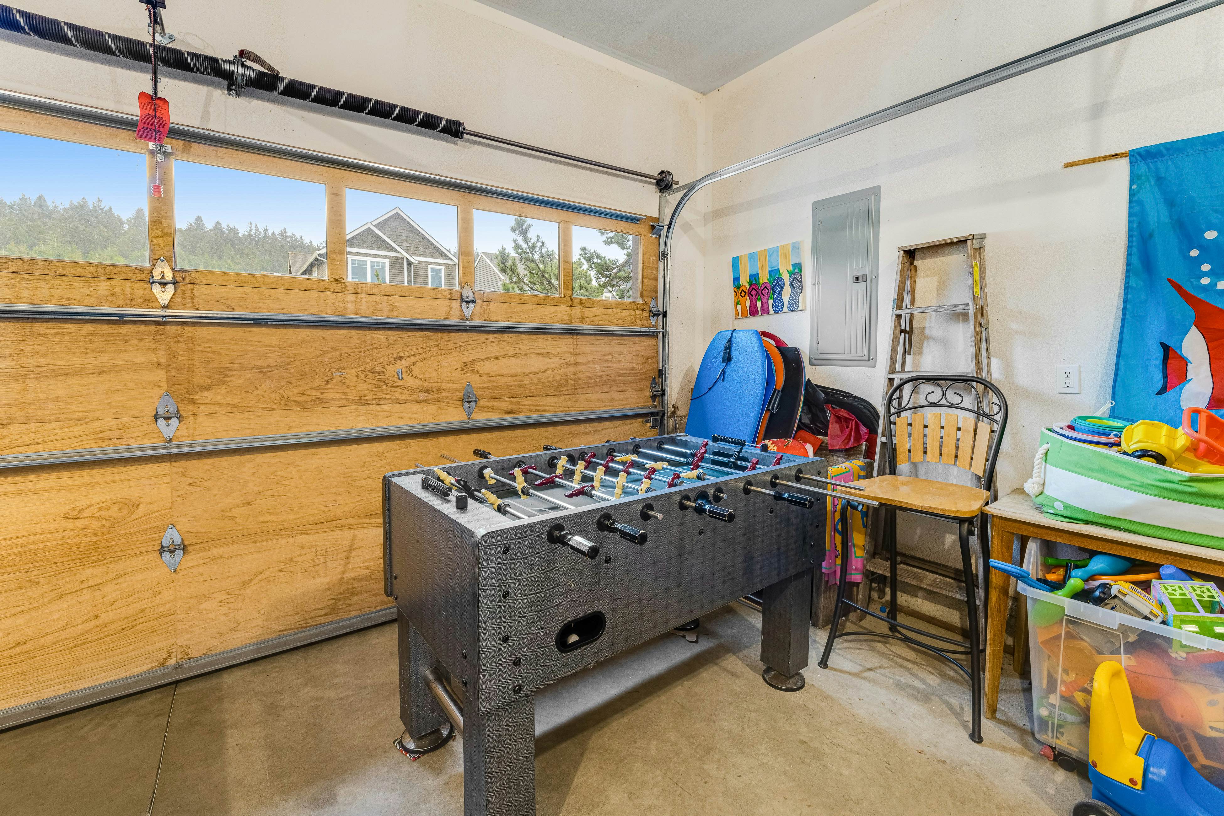 Dog-friendly coastal retreat with a game room, patio, grill, jetted tub, & W/D