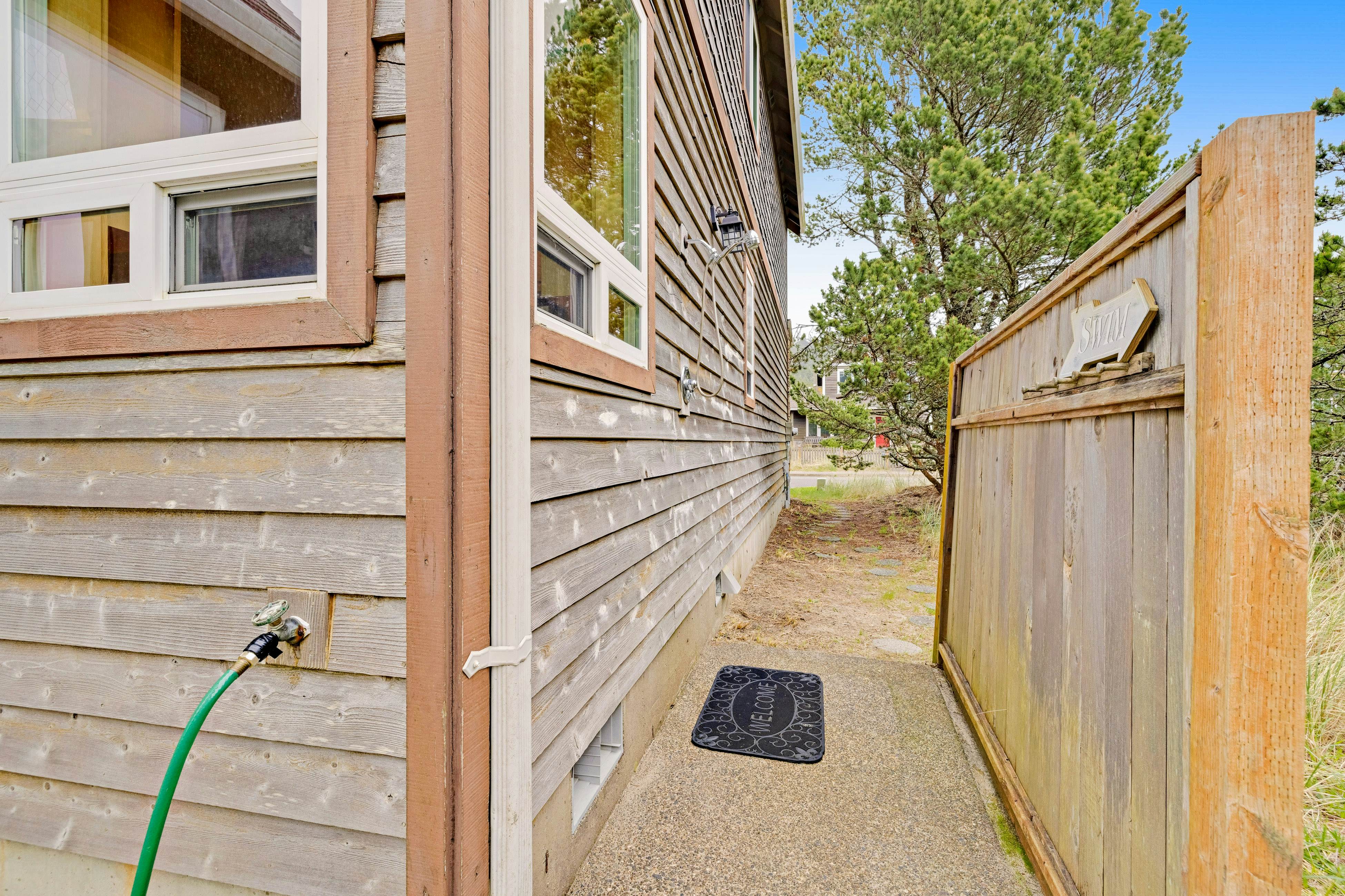 Dog-friendly coastal retreat with a game room, patio, grill, jetted tub, & W/D