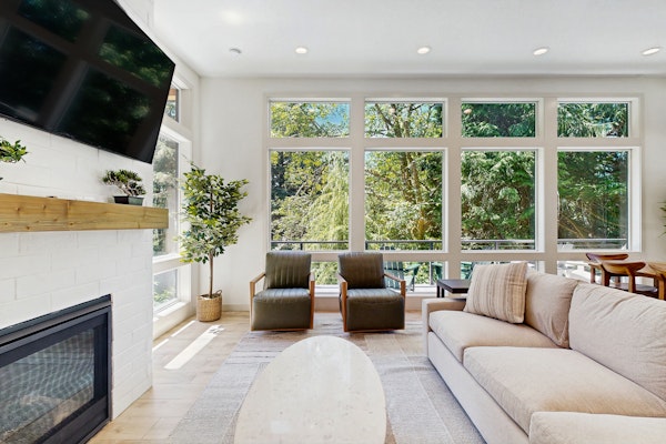 Modern Coastal Wellness Retreat with Hot Tub, Sauna & Cold Plunge