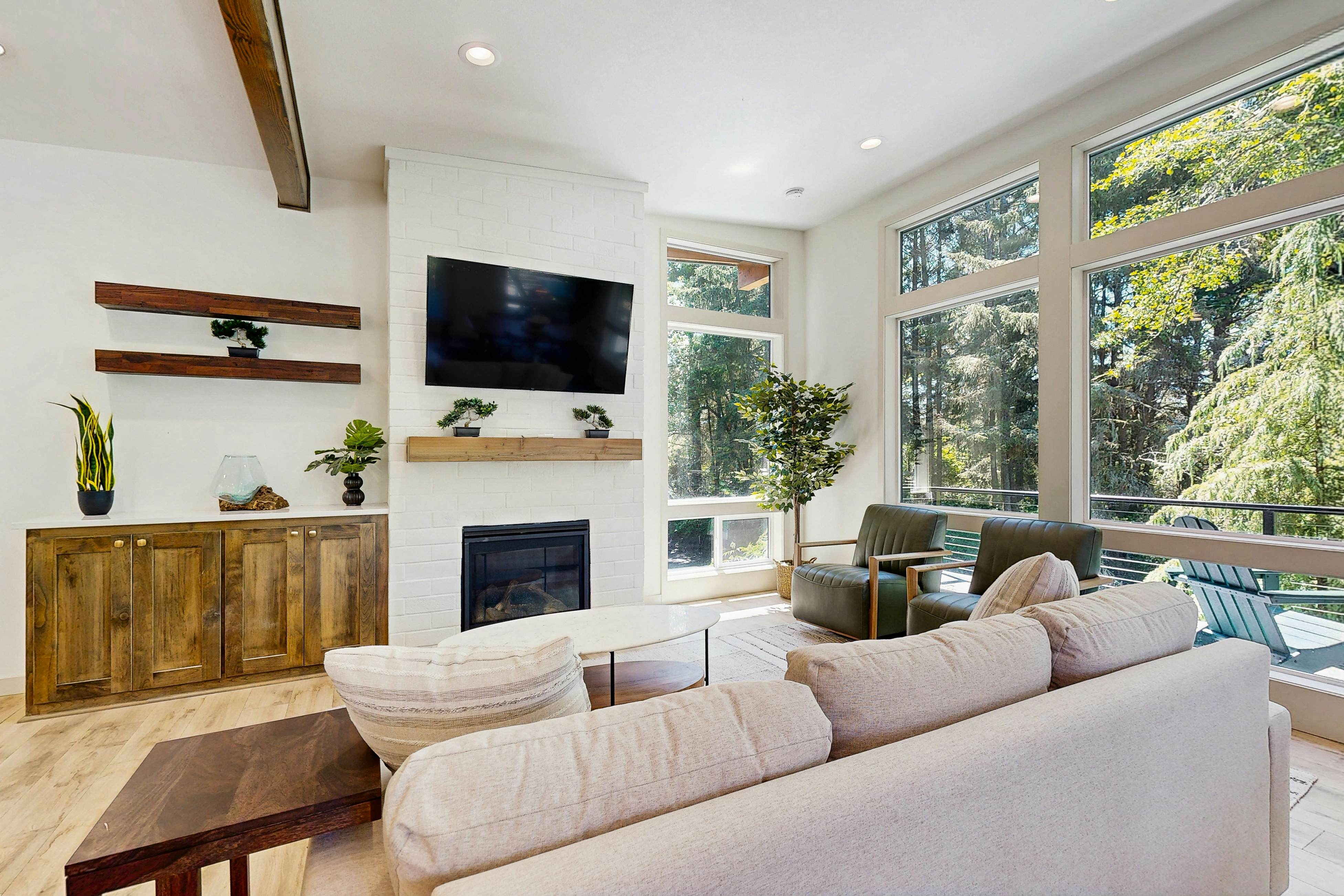 Waterfront Retreat w/ hot tub & cold plunge, sauna, home gym - close to beach