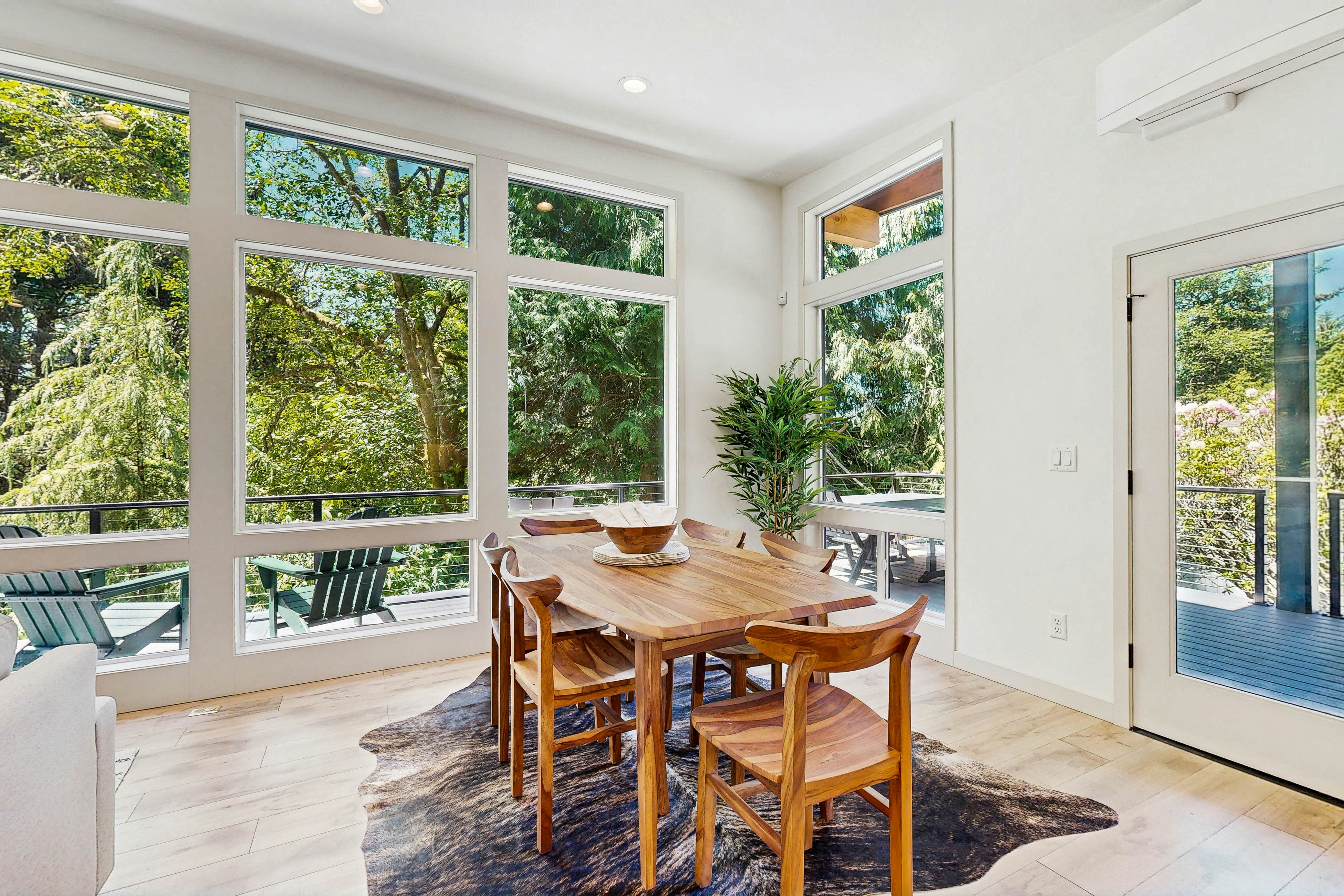 Waterfront Retreat w/ hot tub & cold plunge, sauna, home gym - close to beach