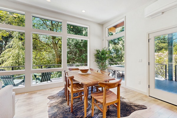 Modern Coastal Wellness Retreat with Hot Tub, Sauna & Cold Plunge