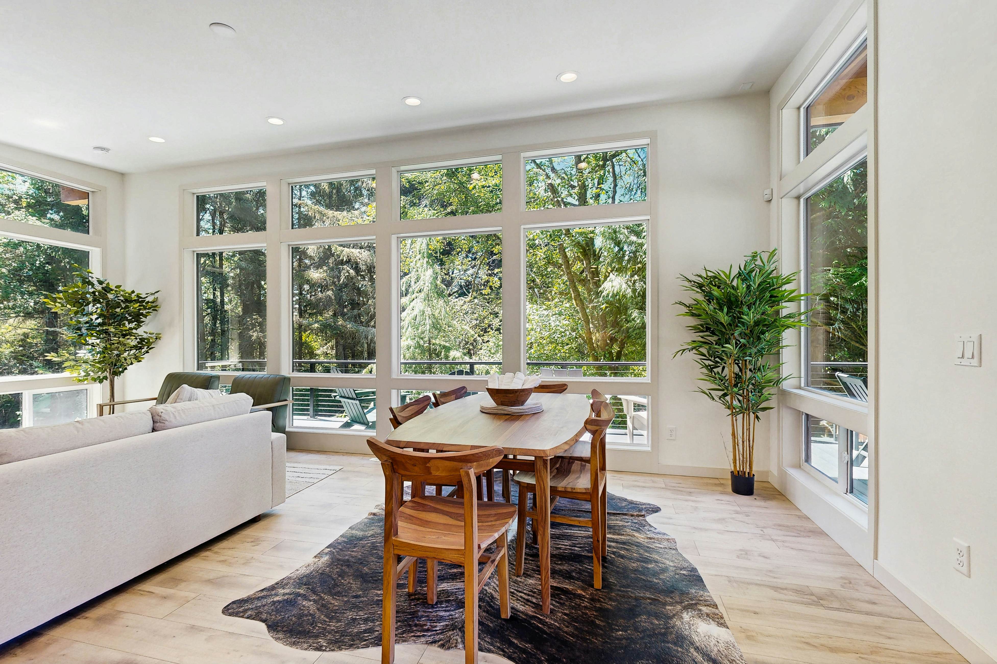 Waterfront Retreat w/ hot tub & cold plunge, sauna, home gym - close to beach