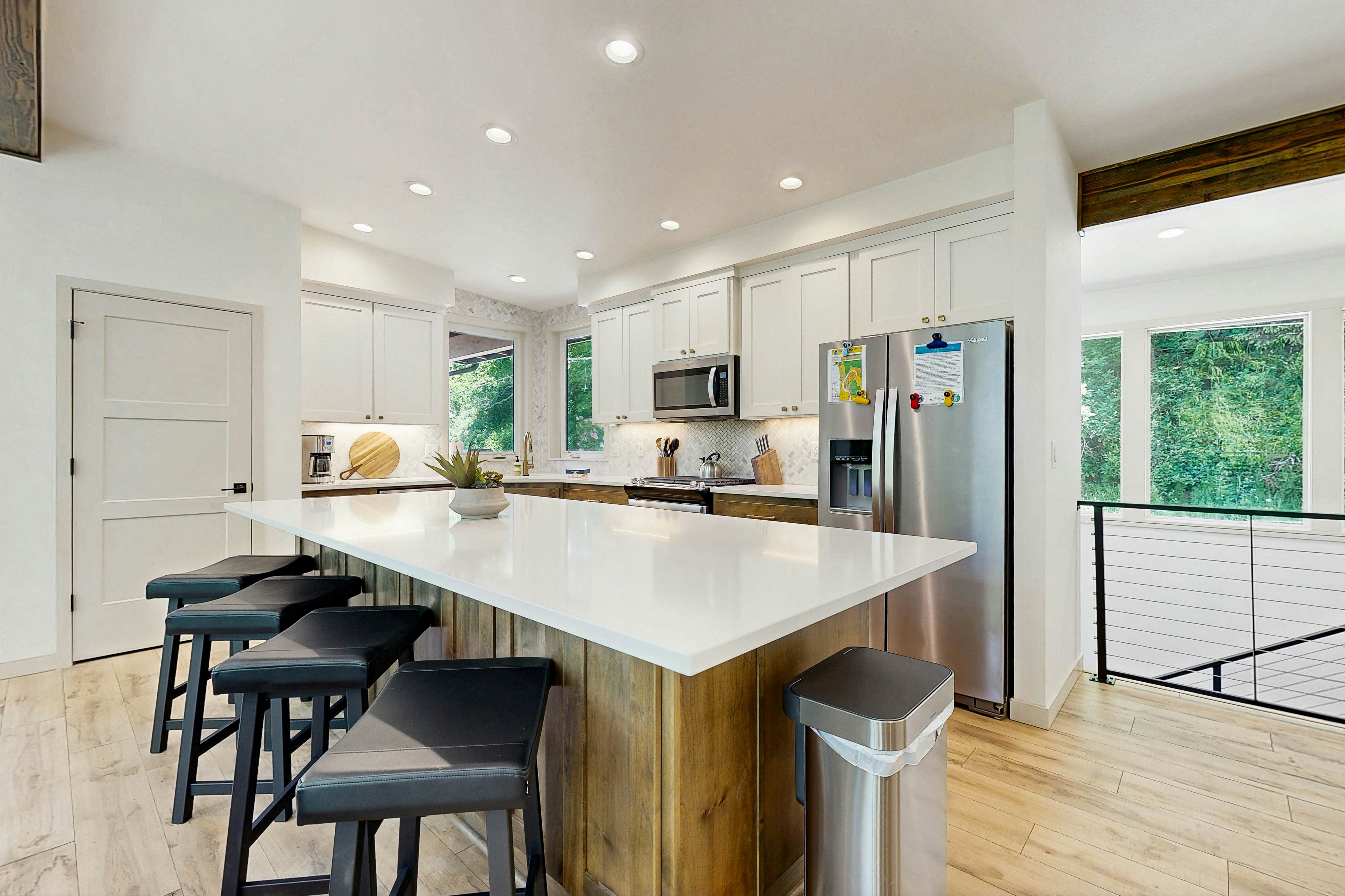 Waterfront Retreat w/ hot tub & cold plunge, sauna, home gym - close to beach